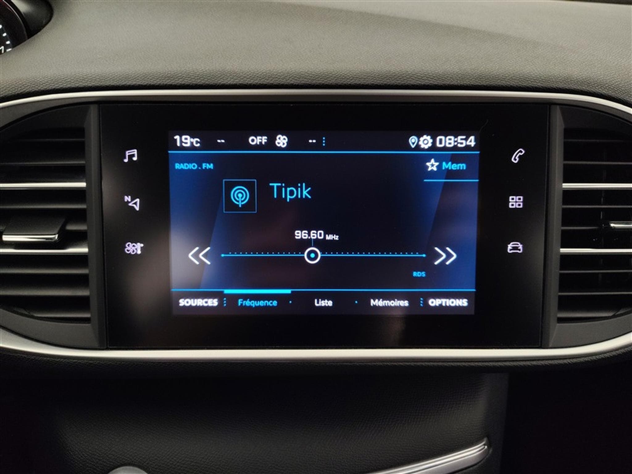 Peugeot 308 SW 1.2 PureTech Business CARPLAY / PDC (2020) - Photo 11