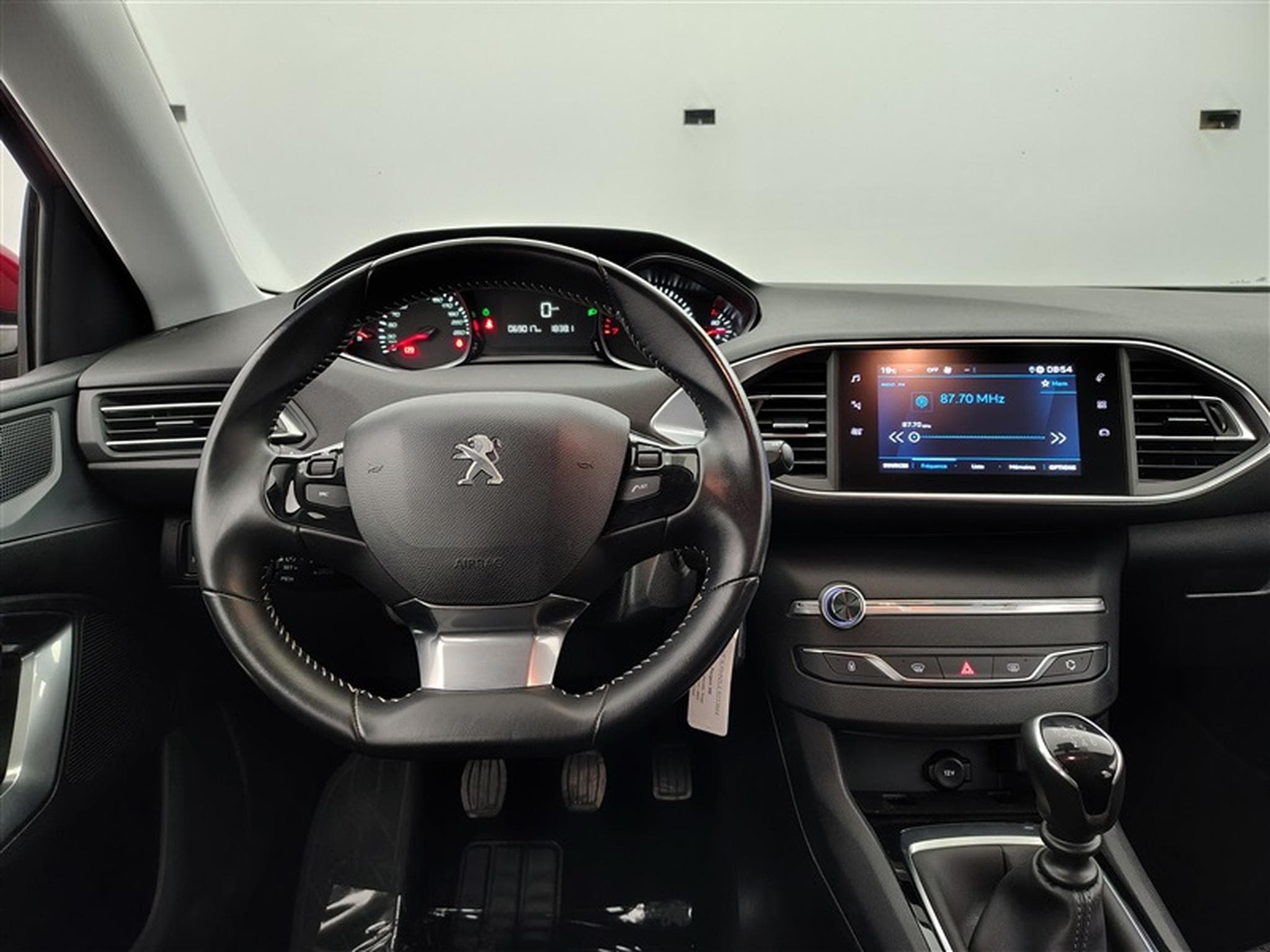 Peugeot 308 SW 1.2 PureTech Business CARPLAY / PDC (2020) - Photo 9