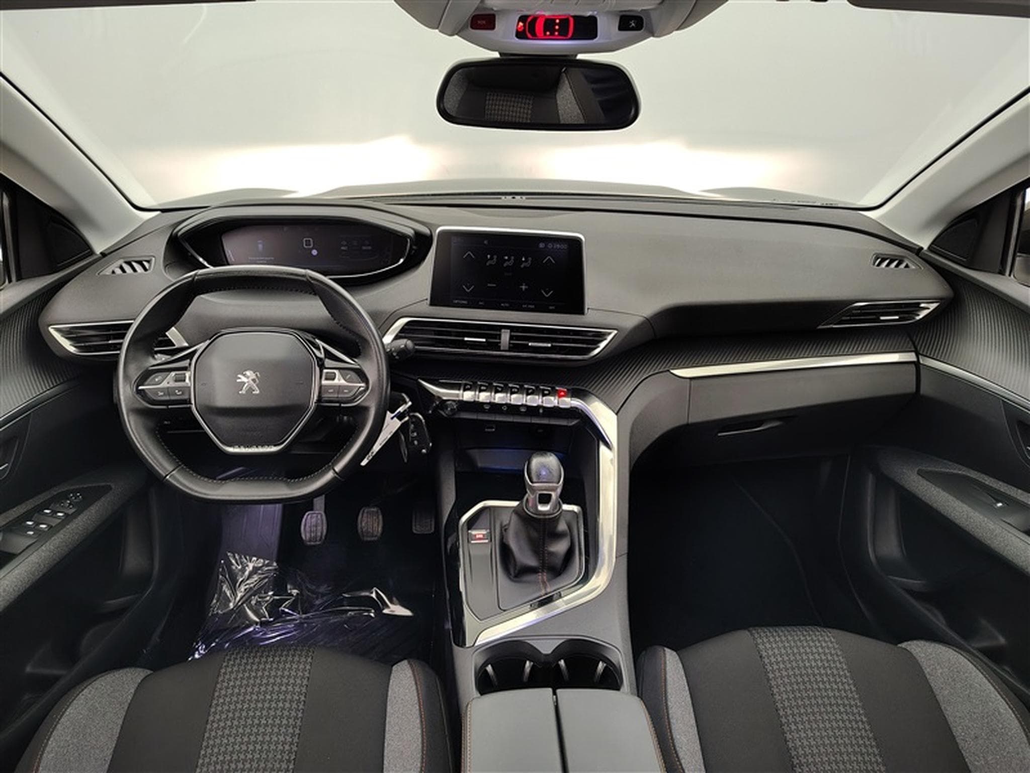Peugeot 3008 1.2 PureTech Active NAVI/TO PANO/JA/PDC (2019) - Photo 8