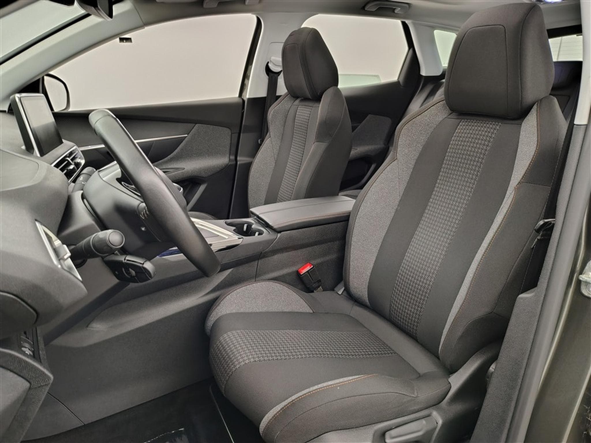 Peugeot 3008 1.2 PureTech Active NAVI/TO PANO/JA/PDC (2019) - Photo 7