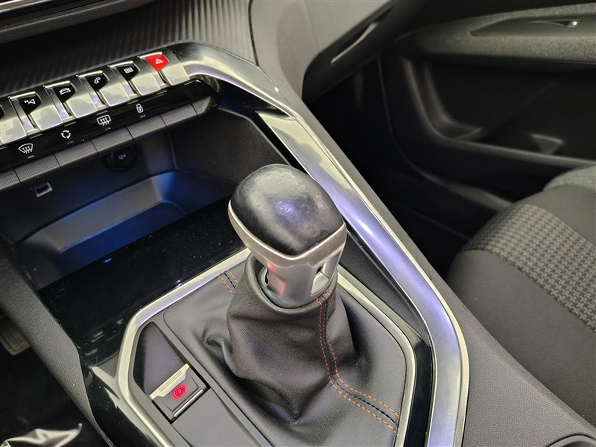 Peugeot 3008 1.2 PureTech Active NAVI/TO PANO/JA/PDC (2019) - Photo 12
