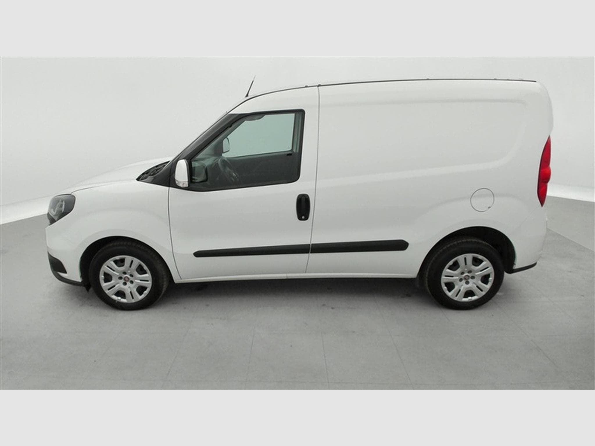 Fiat Doblo 1.6 MJET Cargo CLIM / CARPLAY (2022) - Photo 3