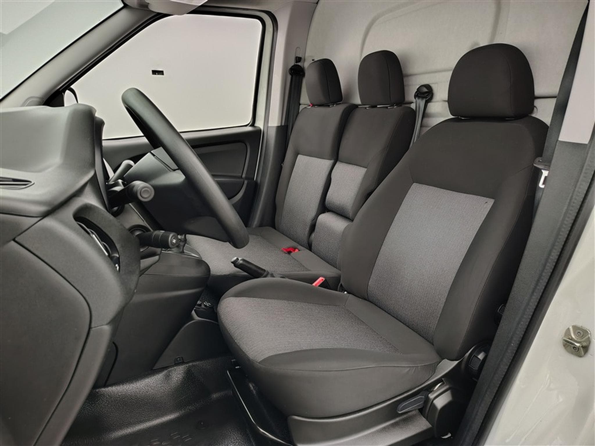 Fiat Doblo 1.6 MJET Cargo CLIM / CARPLAY (2022) - Photo 7