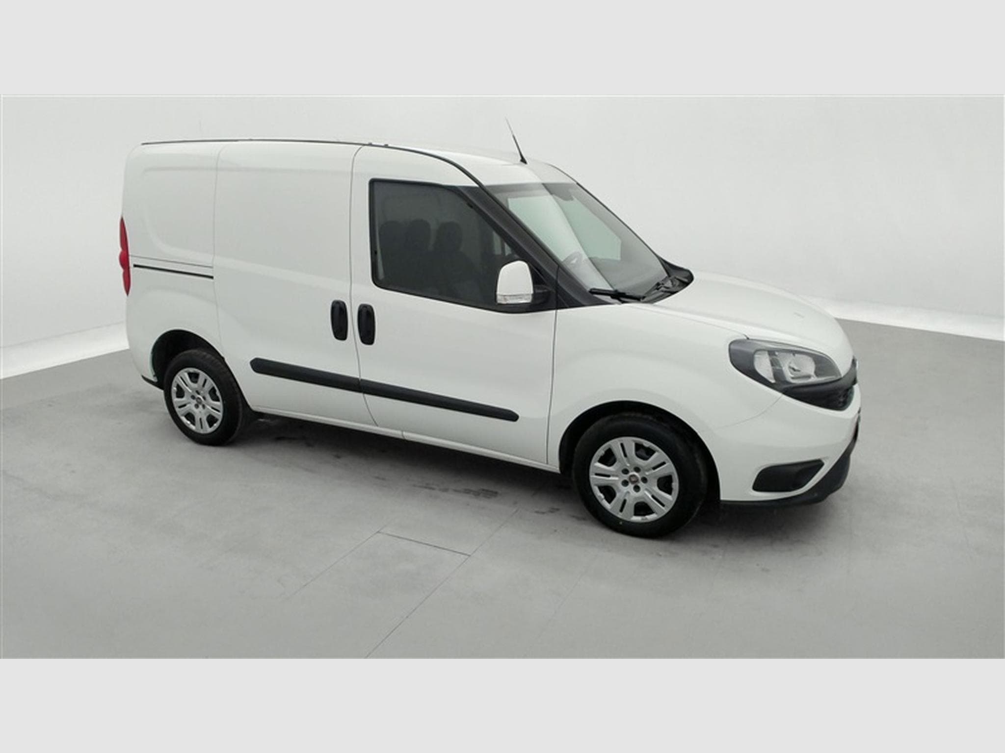 Fiat Doblo 1.6 MJET Cargo CLIM / CARPLAY (2022) - Photo 22