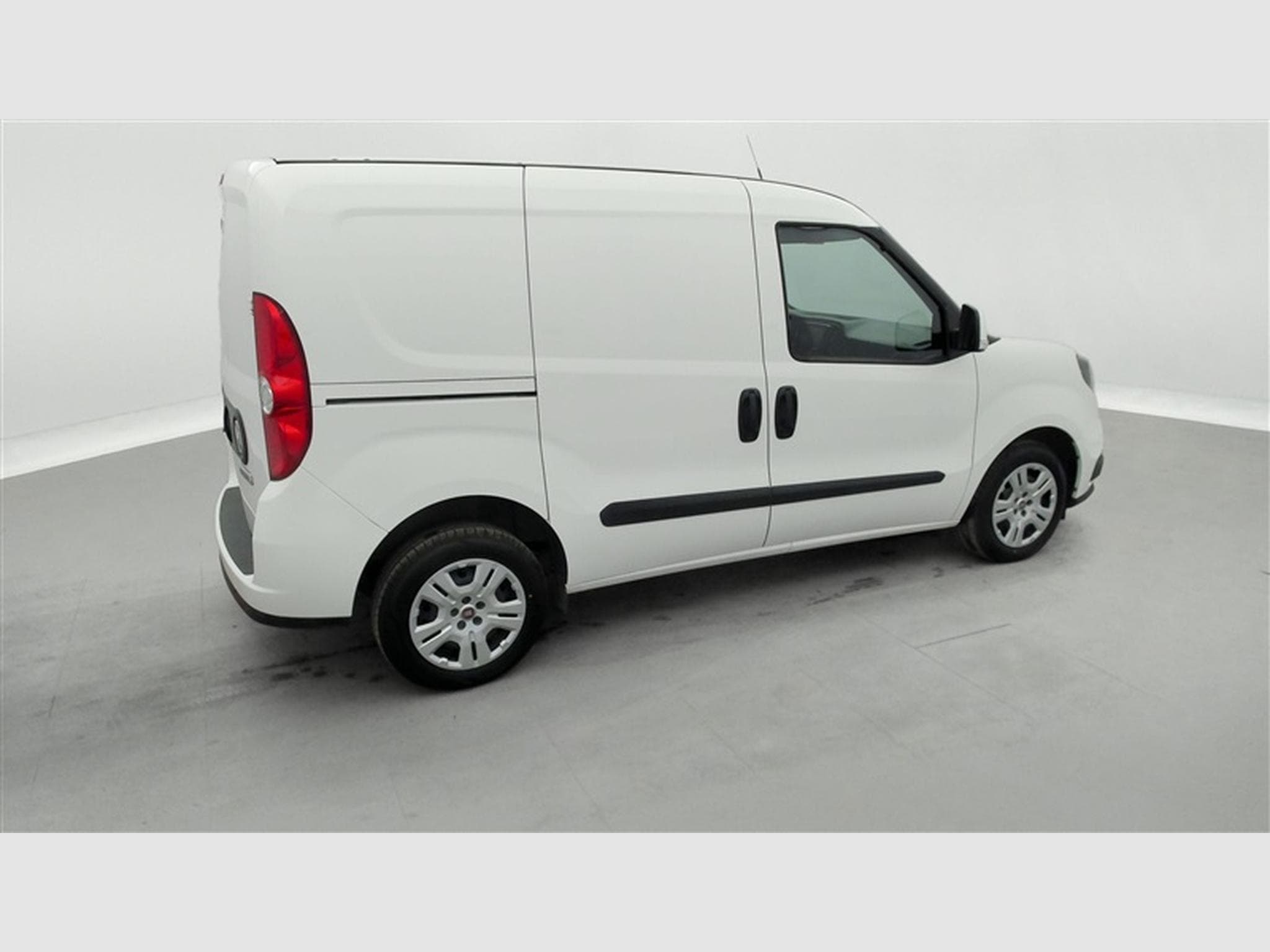 Fiat Doblo 1.6 MJET Cargo CLIM / CARPLAY (2022) - Photo 24