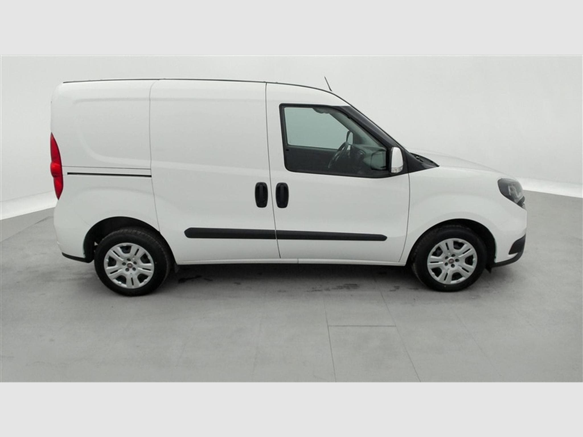 Fiat Doblo 1.6 MJET Cargo CLIM / CARPLAY (2022) - Photo 23