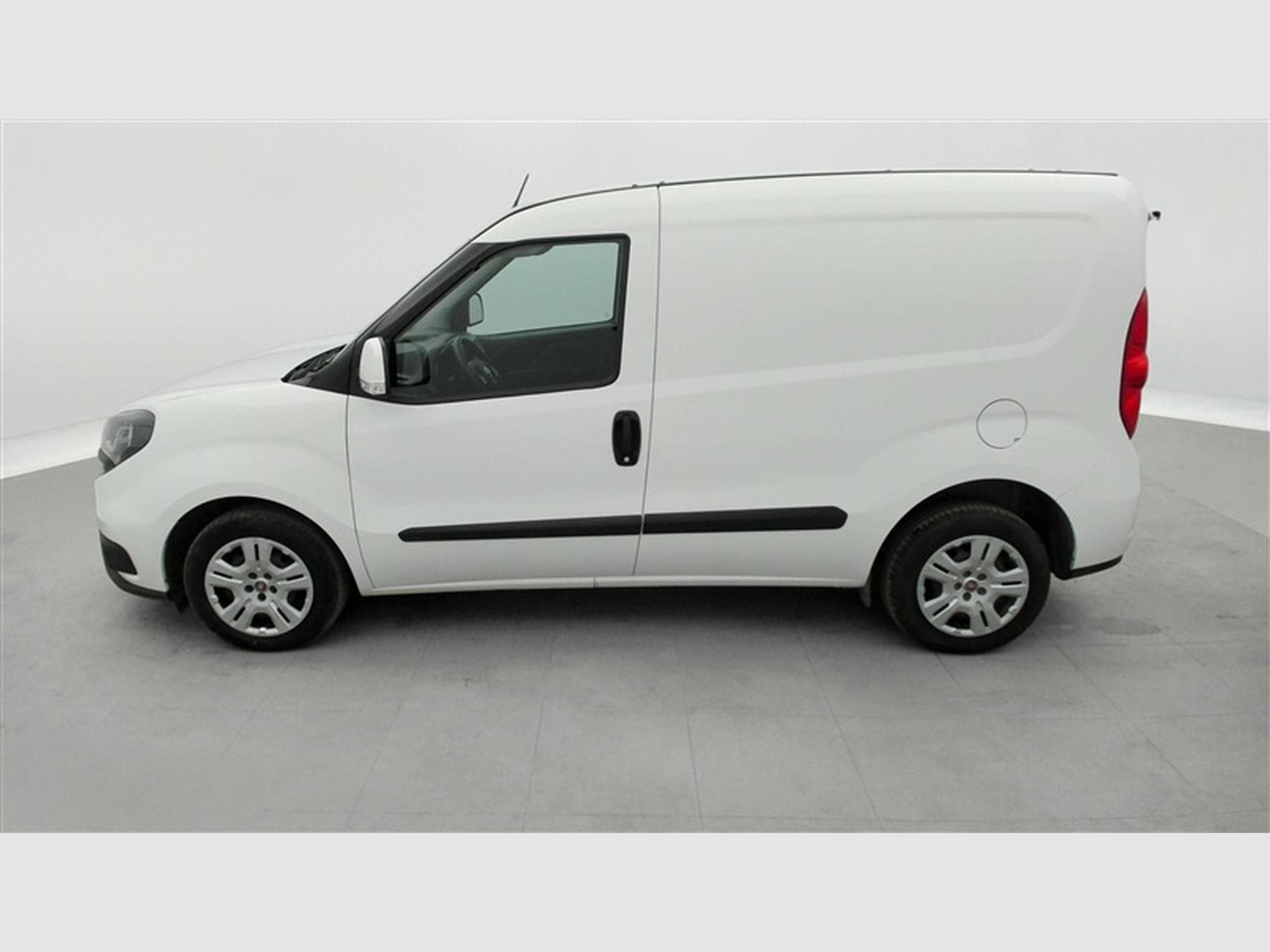 Fiat Doblo 1.6 MJET Cargo CLIM / CARPLAY (2023) - Photo 3