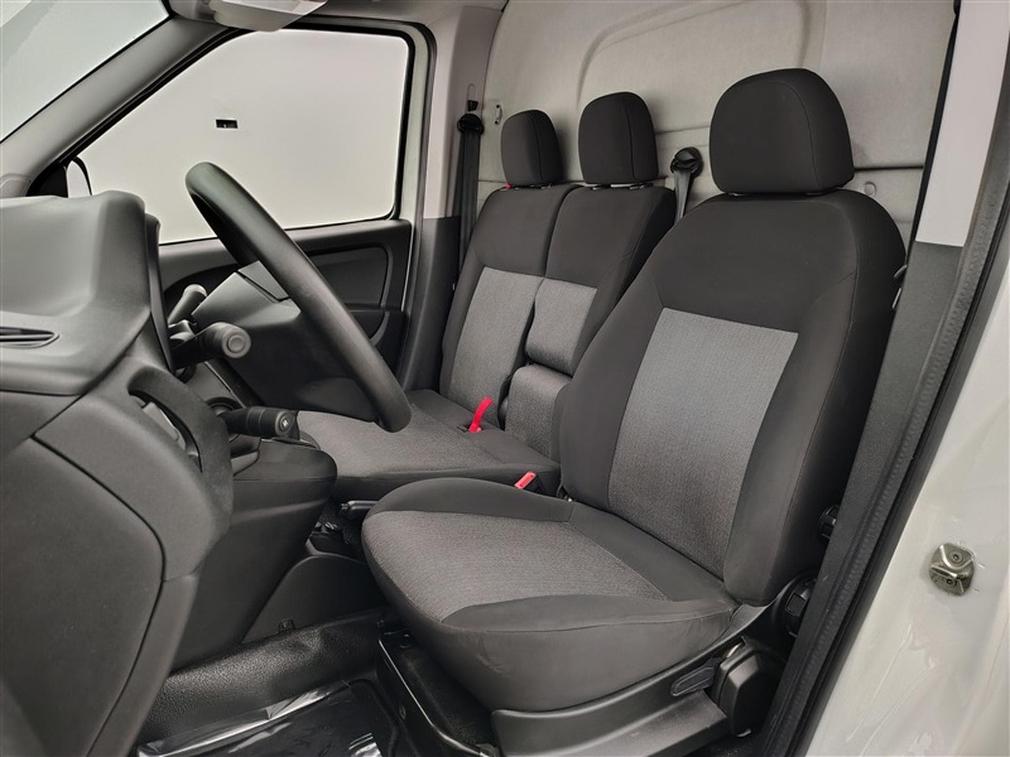 Fiat Doblo 1.6 MJET Cargo CLIM / CARPLAY (2023) - Photo 7