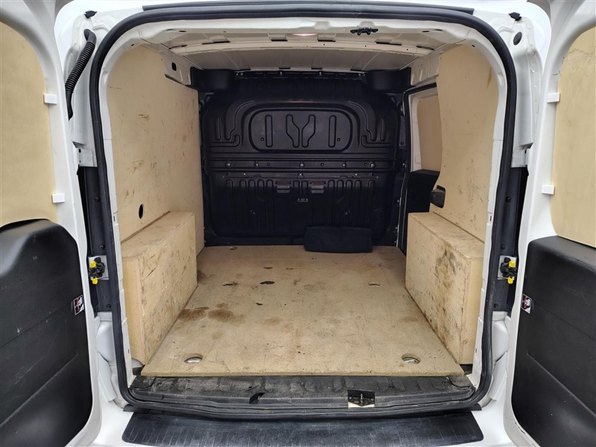 Fiat Doblo 1.6 MJET Cargo CLIM / CARPLAY (2023) - Photo 14