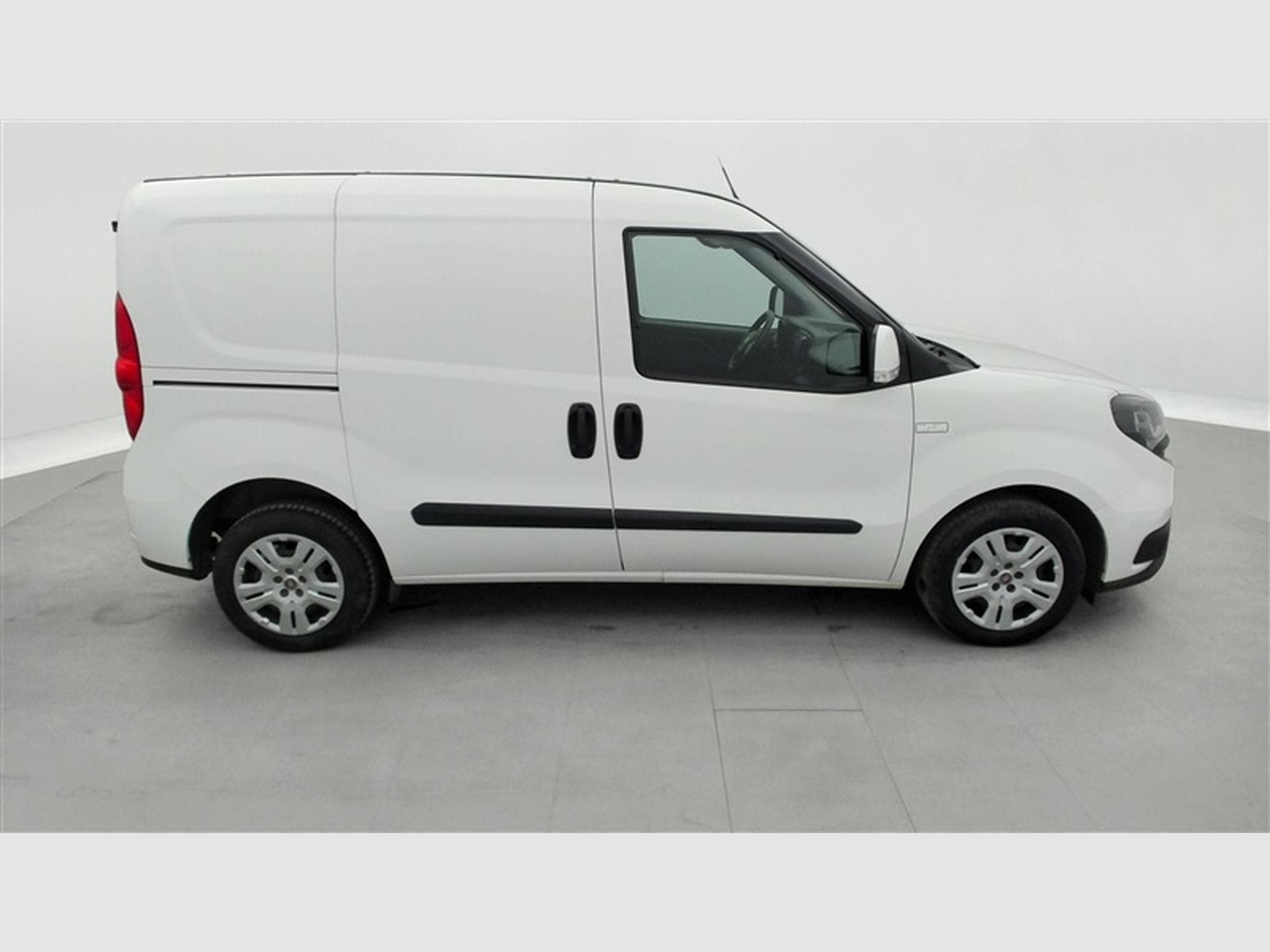 Fiat Doblo 1.6 MJET Cargo CLIM / CARPLAY (2023) - Photo 23