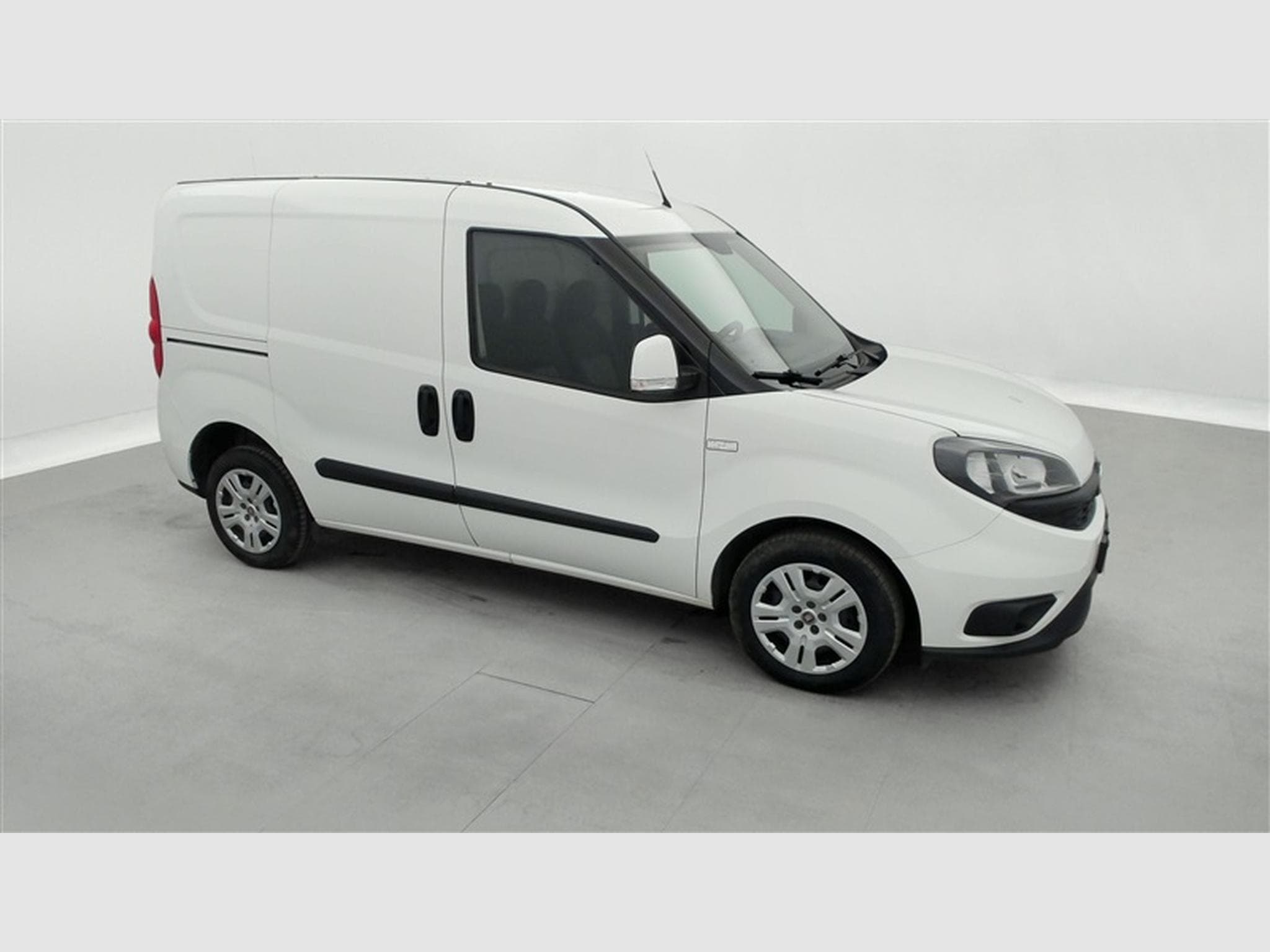 Fiat Doblo 1.6 MJET Cargo CLIM / CARPLAY (2023) - Photo 22
