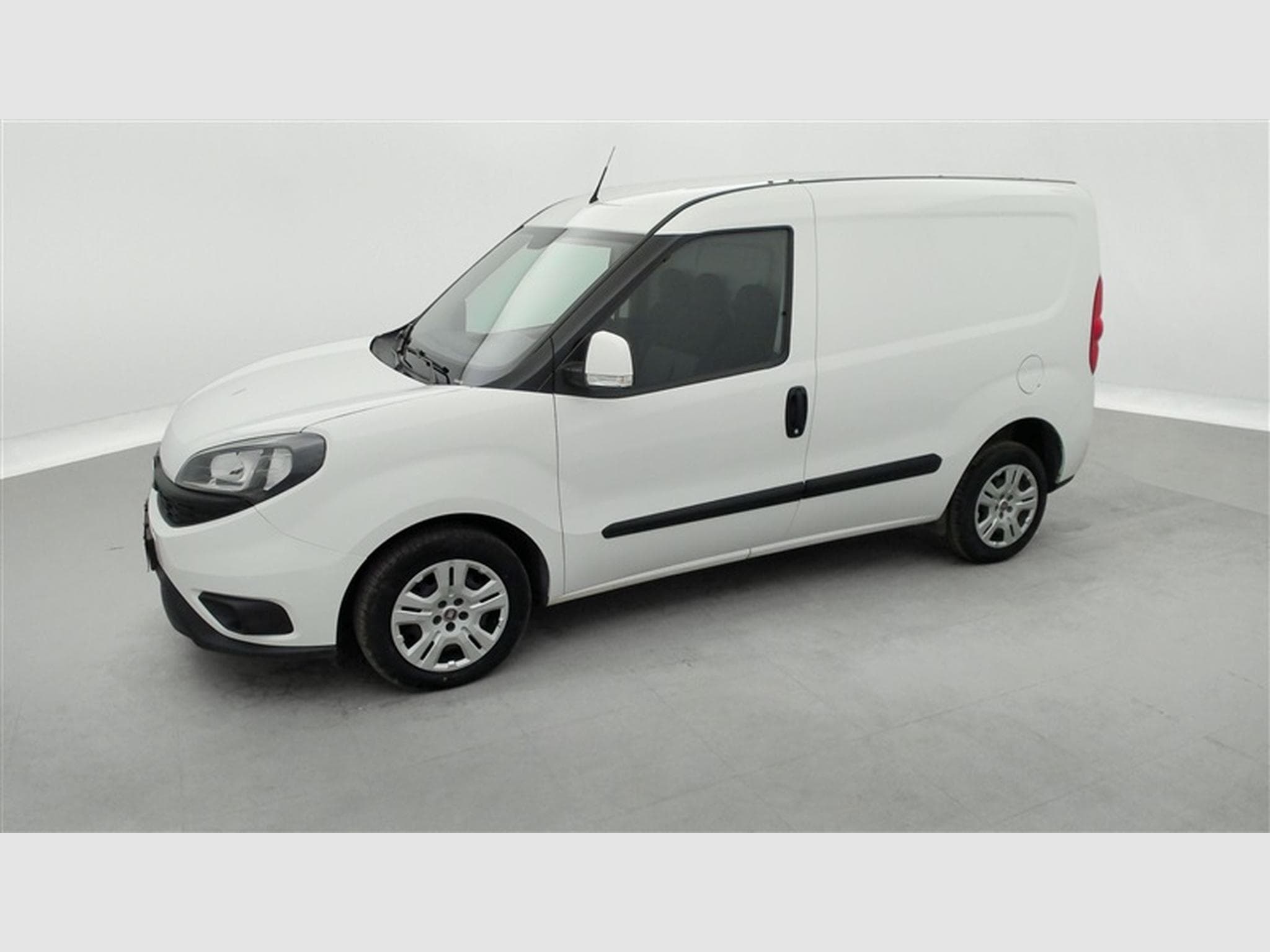 Fiat Doblo 1.6 MJET Cargo CLIM / CARPLAY (2023) - Photo 21