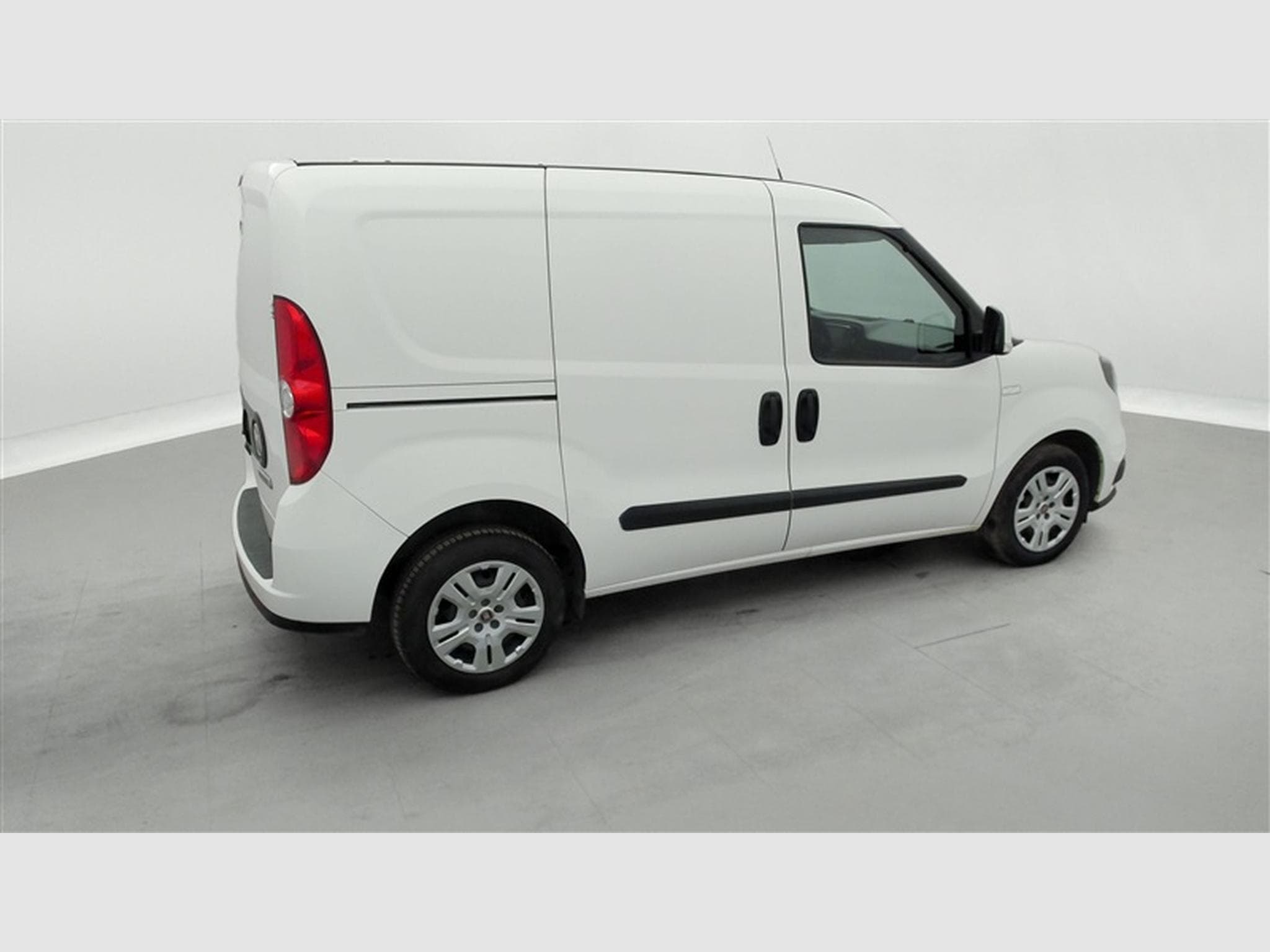 Fiat Doblo 1.6 MJET Cargo CLIM / CARPLAY (2023) - Photo 24