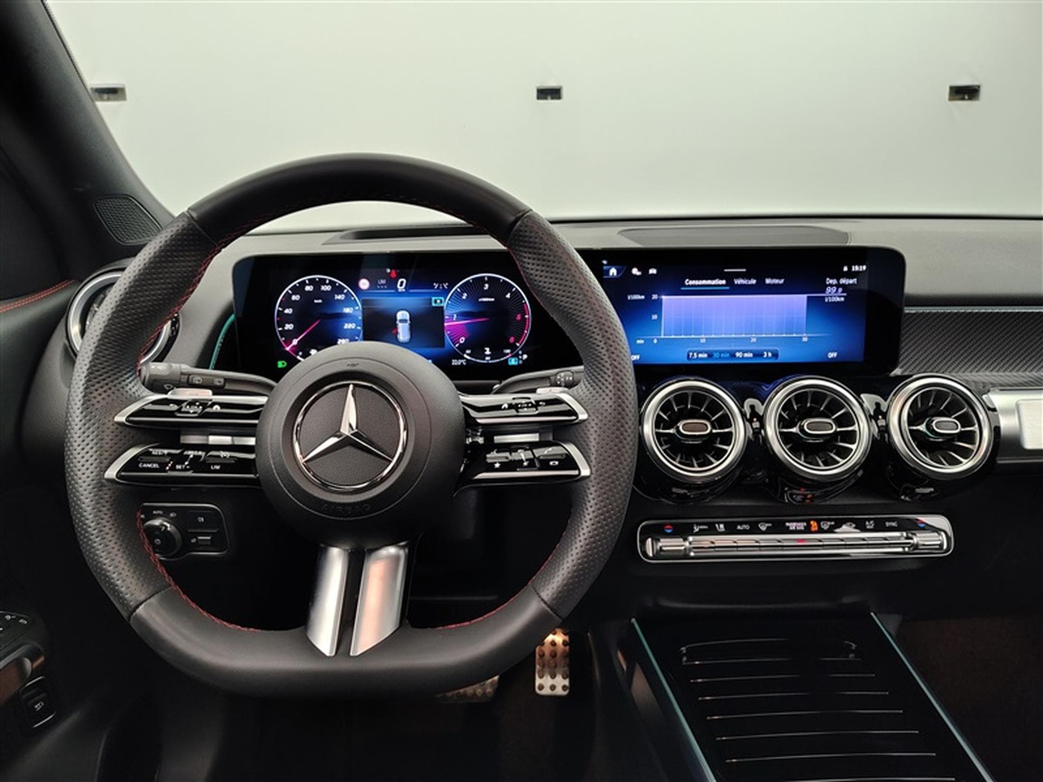 Mercedes GLB 180 180d AMG Line 7pl. NAVI / FULL LED / PANO / CAMERA 360° (2025) - Photo 9
