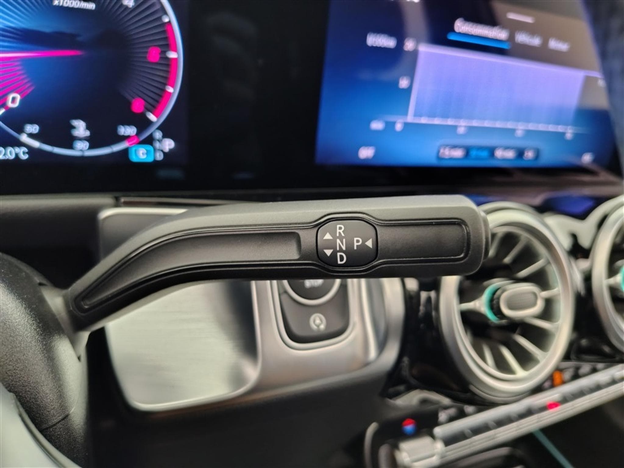 Mercedes GLB 180 180d AMG Line 7pl. NAVI / FULL LED / PANO / CAMERA 360° (2025) - Photo 12