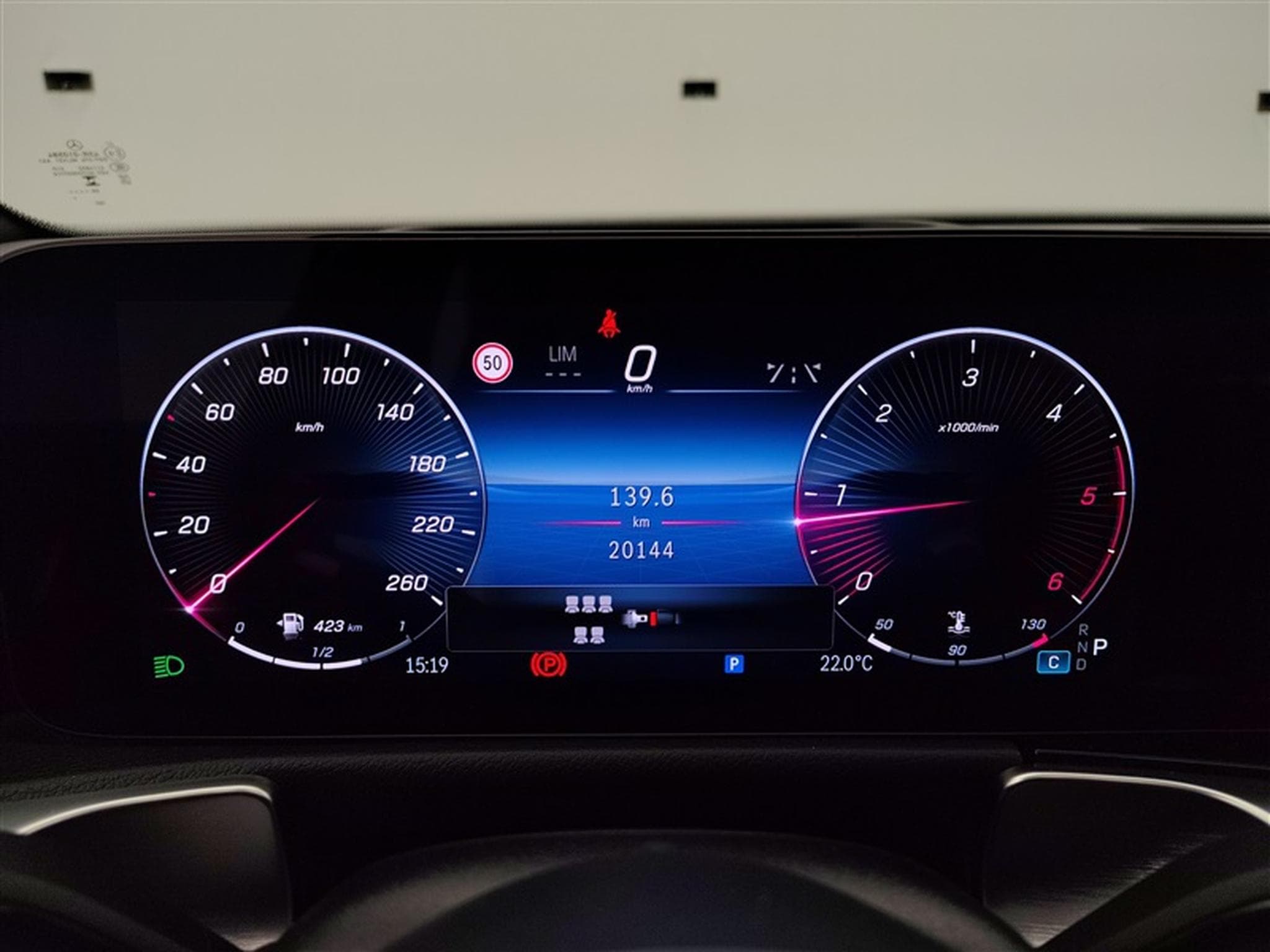 Mercedes GLB 180 180d AMG Line 7pl. NAVI / FULL LED / PANO / CAMERA 360° (2025) - Photo 10