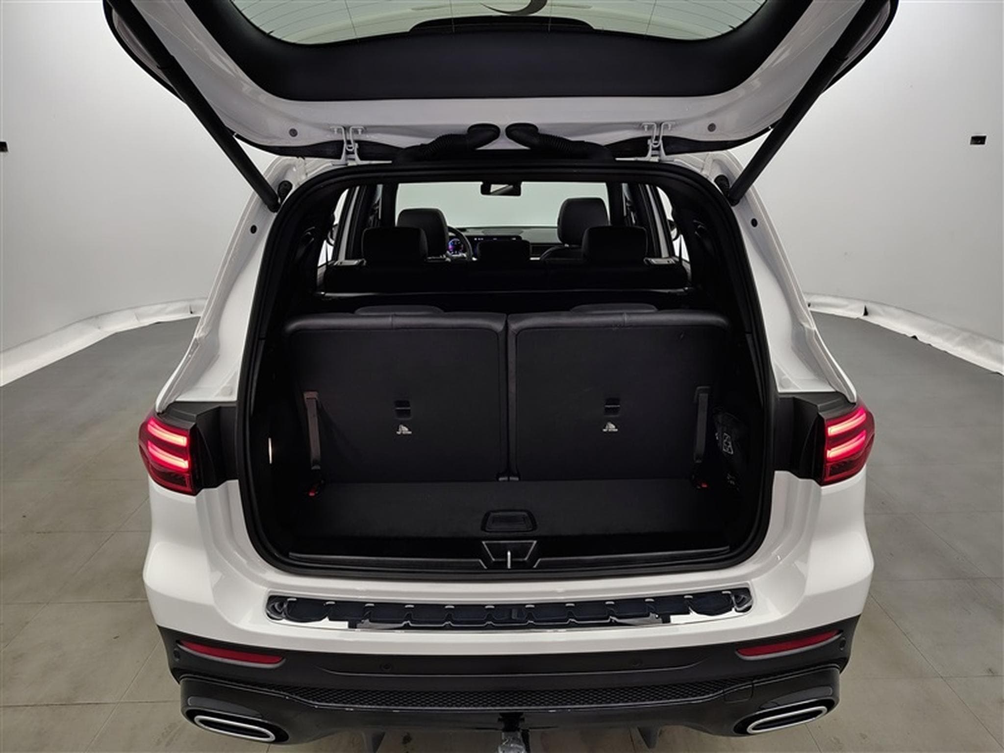 Mercedes GLB 180 180d AMG Line 7pl. NAVI / FULL LED / PANO / CAMERA 360° (2025) - Photo 14