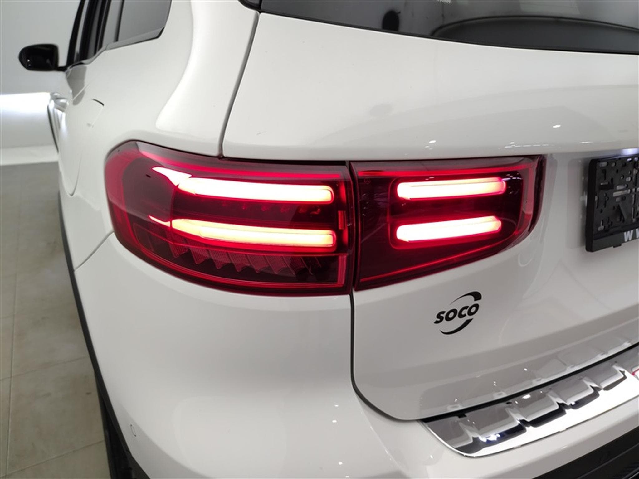 Mercedes GLB 180 180d AMG Line 7pl. NAVI / FULL LED / PANO / CAMERA 360° (2025) - Photo 16