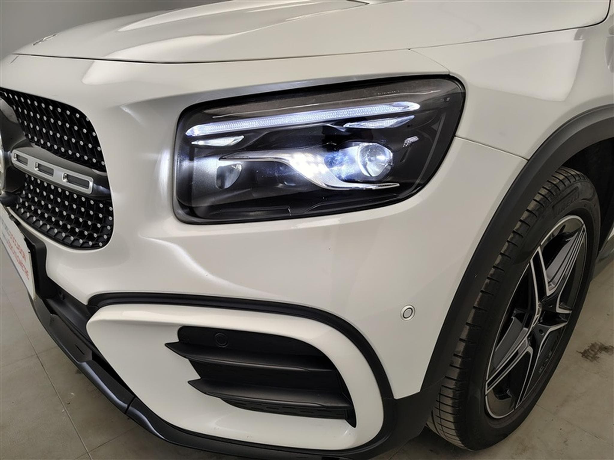 Mercedes GLB 180 180d AMG Line 7pl. NAVI / FULL LED / PANO / CAMERA 360° (2025) - Photo 15