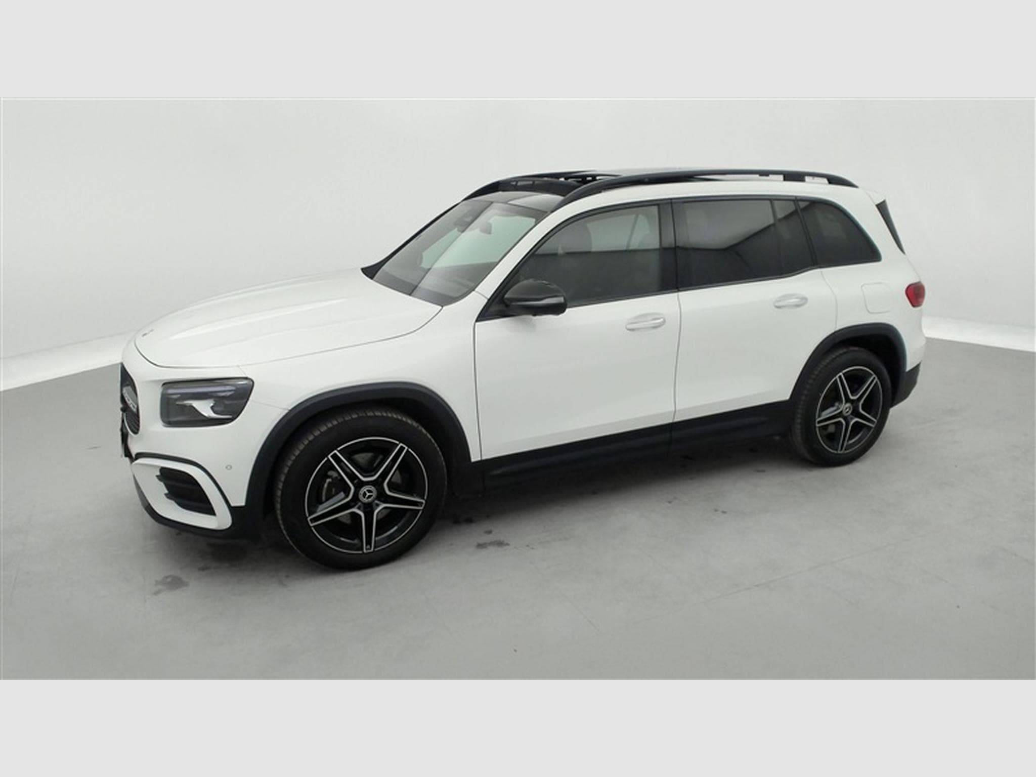 Mercedes GLB 180 180d AMG Line 7pl. NAVI / FULL LED / PANO / CAMERA 360° (2025) - Photo 23