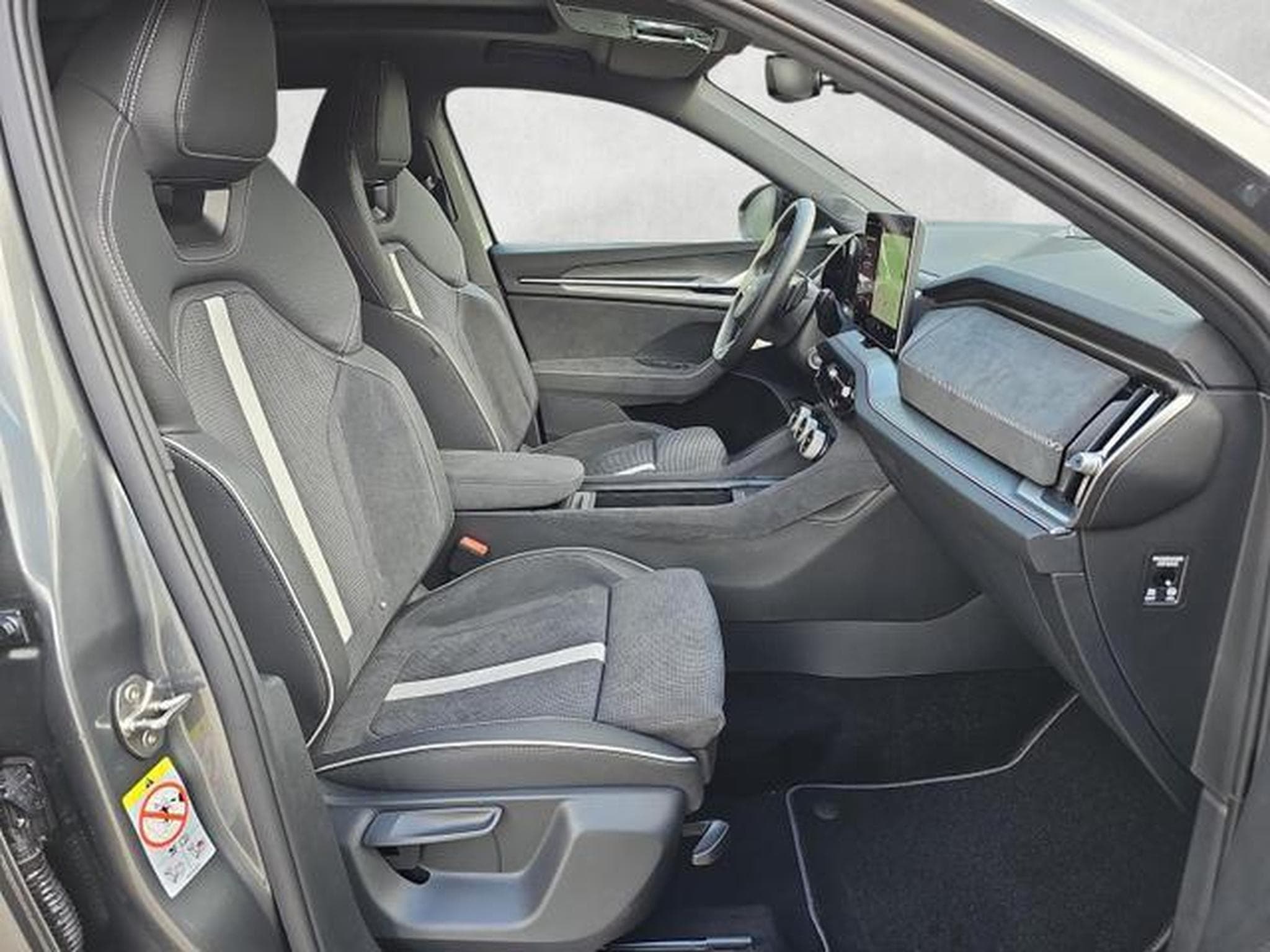 Skoda Kodiaq 1.5 TSI iV 150 kW Sportline (2026) - Foto 10