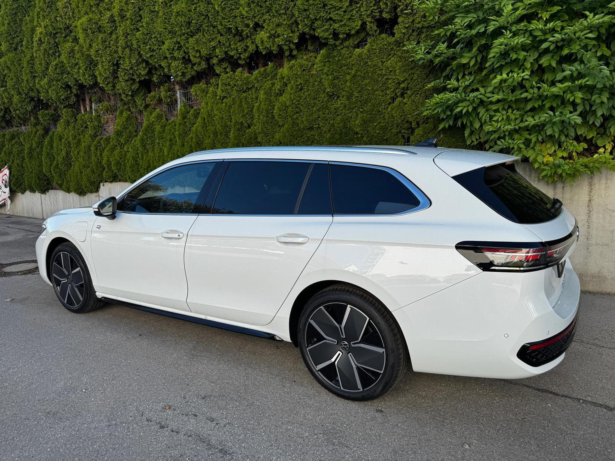 VW Passat Variant 1.5 TSI eHybrid 200 kW R-Line (2026) - Foto 2