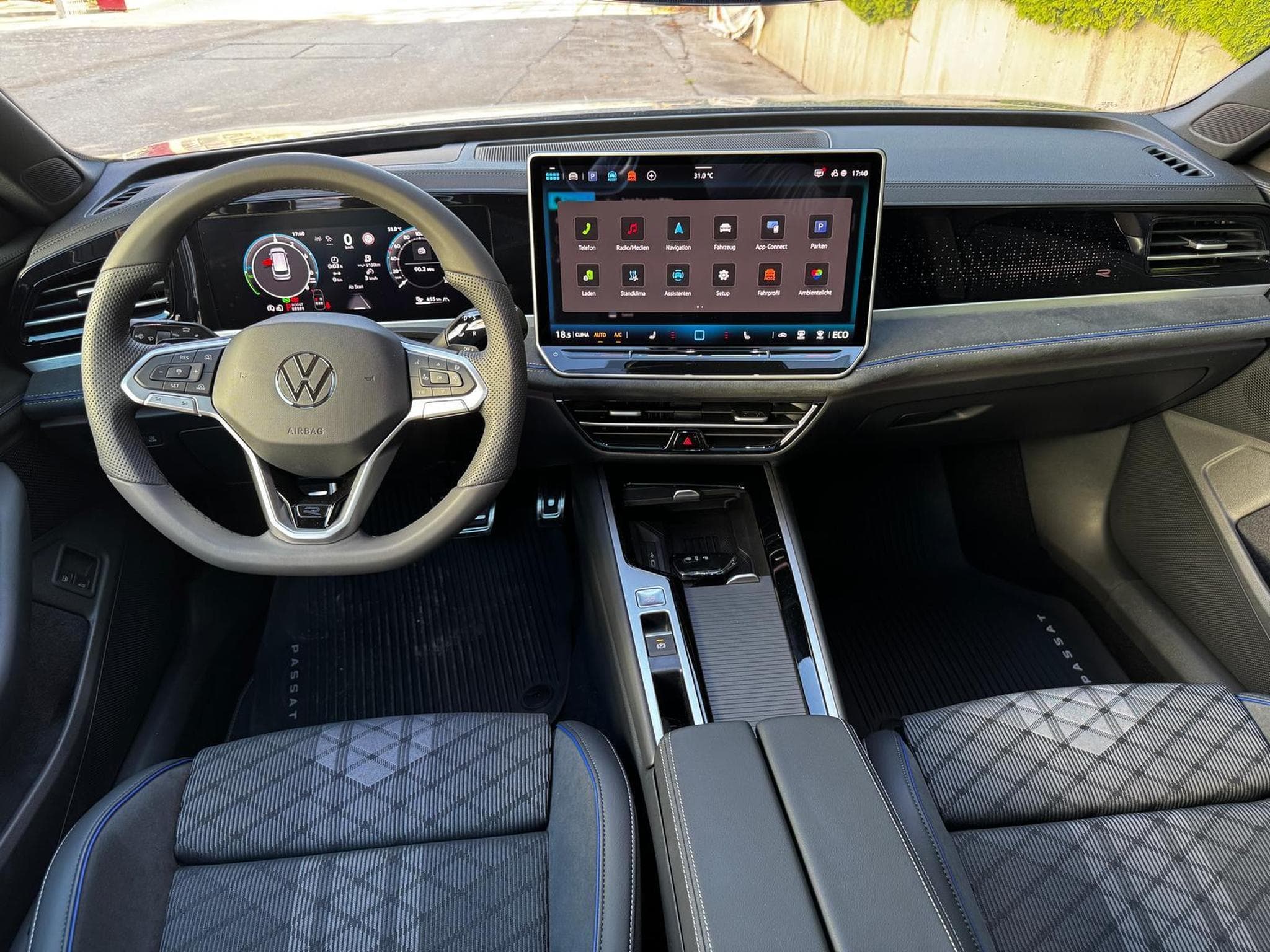 VW Passat Variant 1.5 TSI eHybrid 200 kW R-Line (2026) - Foto 8