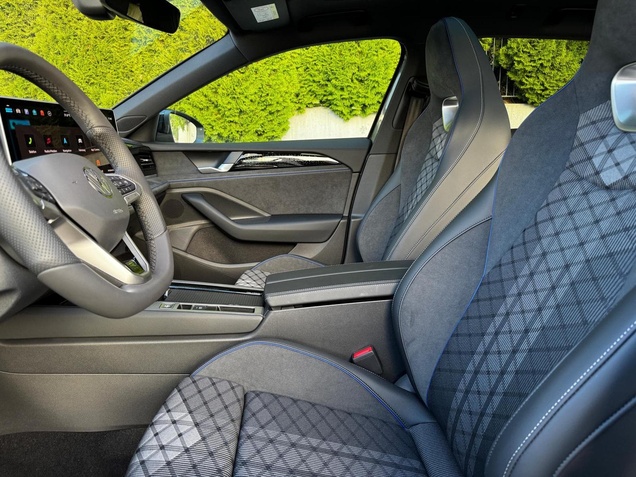 VW Passat Variant 1.5 TSI eHybrid 200 kW R-Line (2026) - Foto 9
