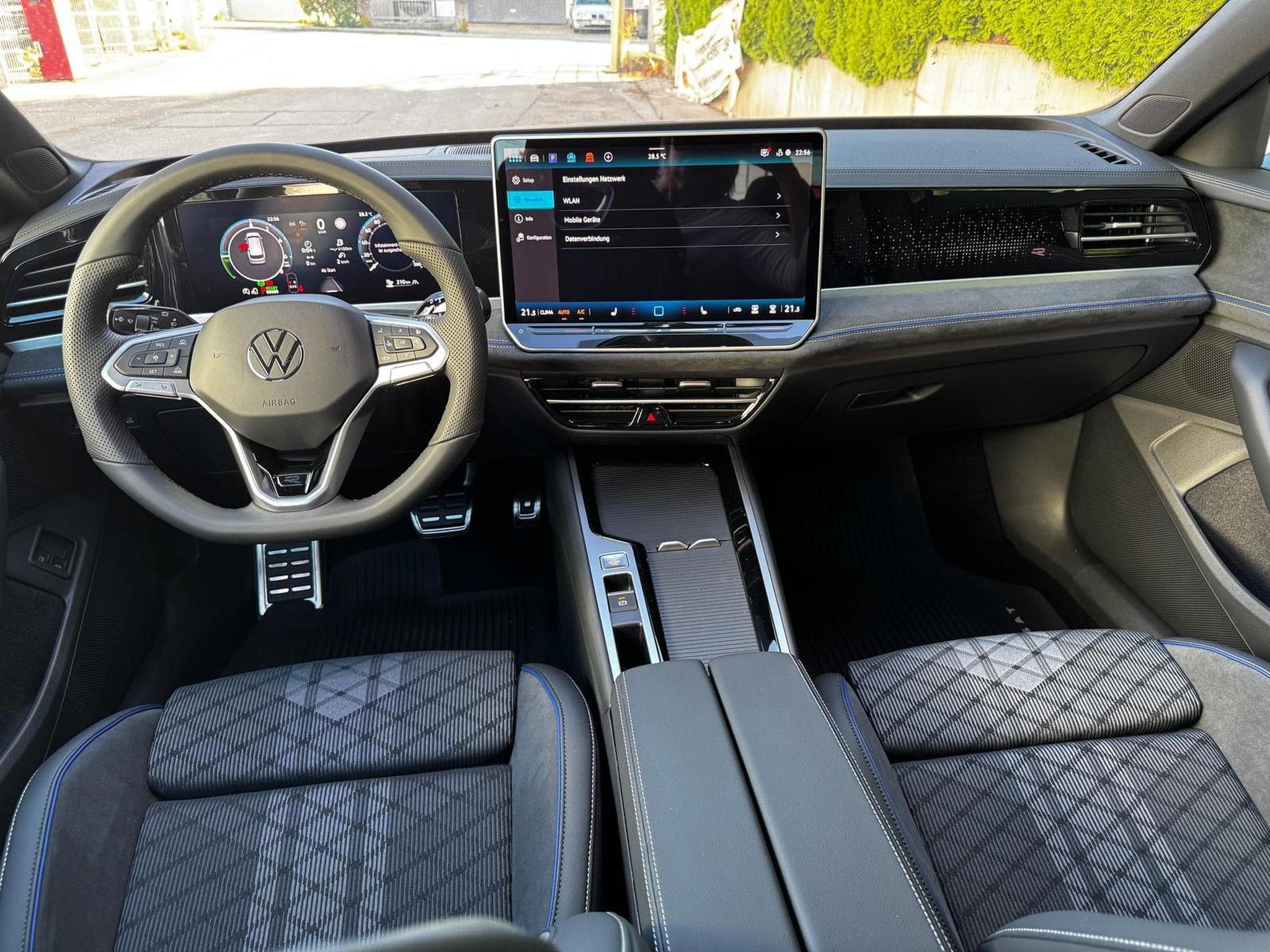 VW Passat Variant 1.5 TSI eHybrid 200 kW R-Line (2026) - Foto 7
