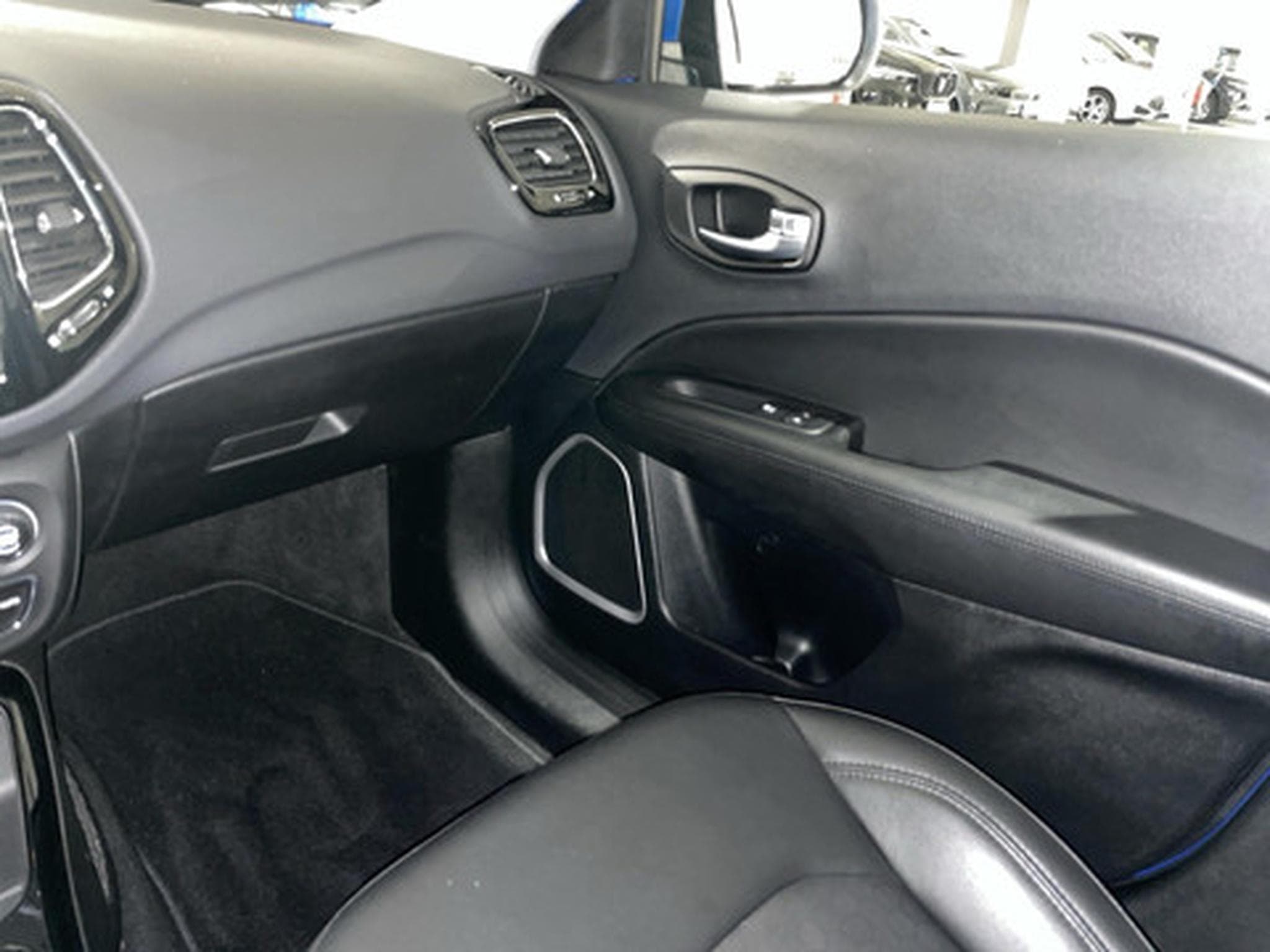 Jeep Compass 1.4 Turbo MultiAir 103kW FWD (2020) - Photo 9