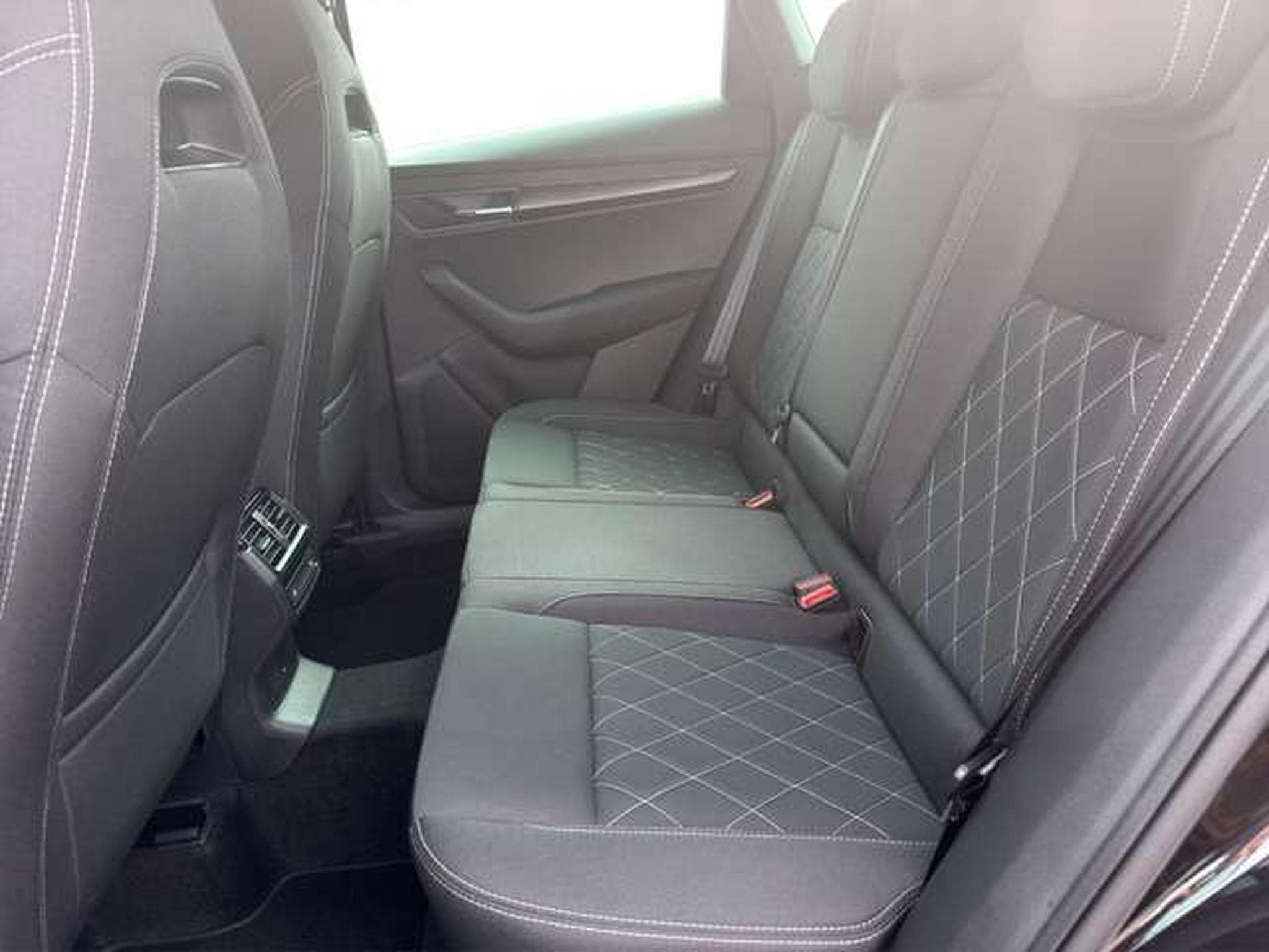 Skoda Karoq Sportline DSG/ACC/Matrix/AHK/Side/5-J Gara (2026) - Photo 12