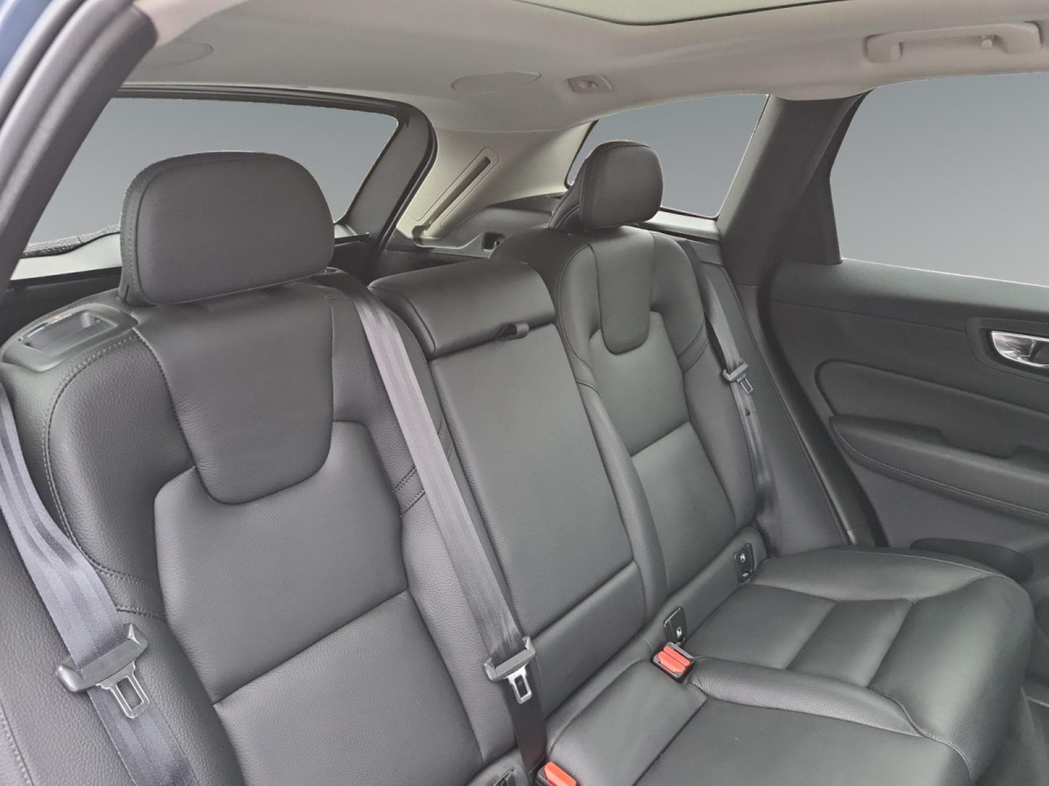 Volvo XC60 2.0 B4 MHEV Core (2023) - Foto 17
