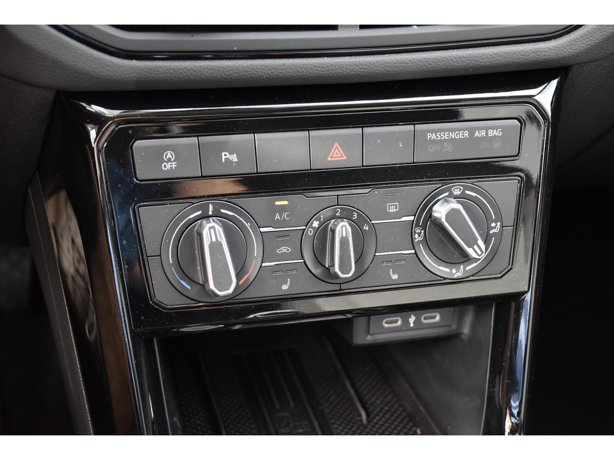 VW T-Cross 1.0 TSI Life DSG ACC TRAVEL SIDE GPS KEYLESS CAM 1° MAIN (2025) - Photo 17