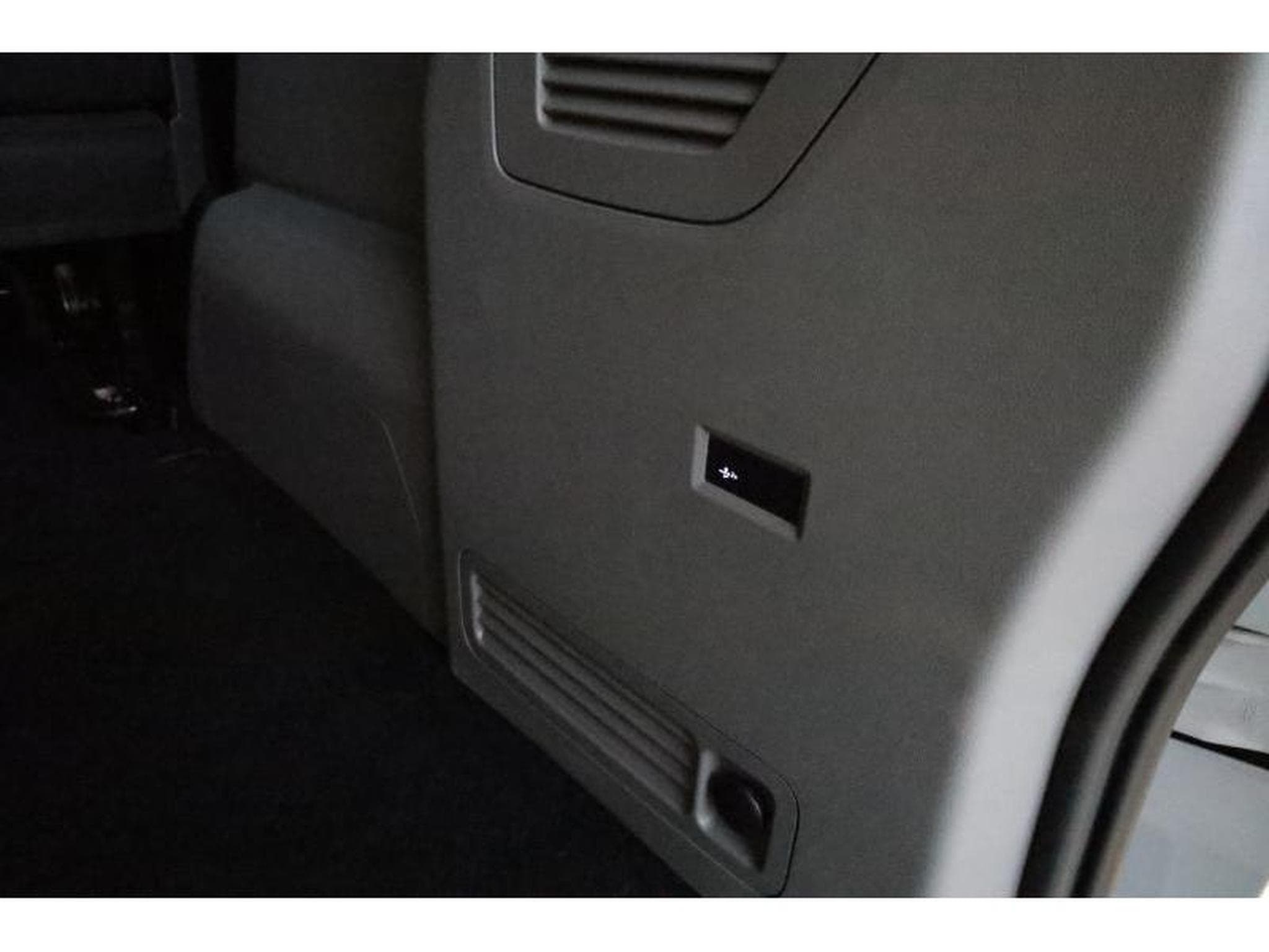 VW T7 Style LONG LR 9P (2026) - Photo 17
