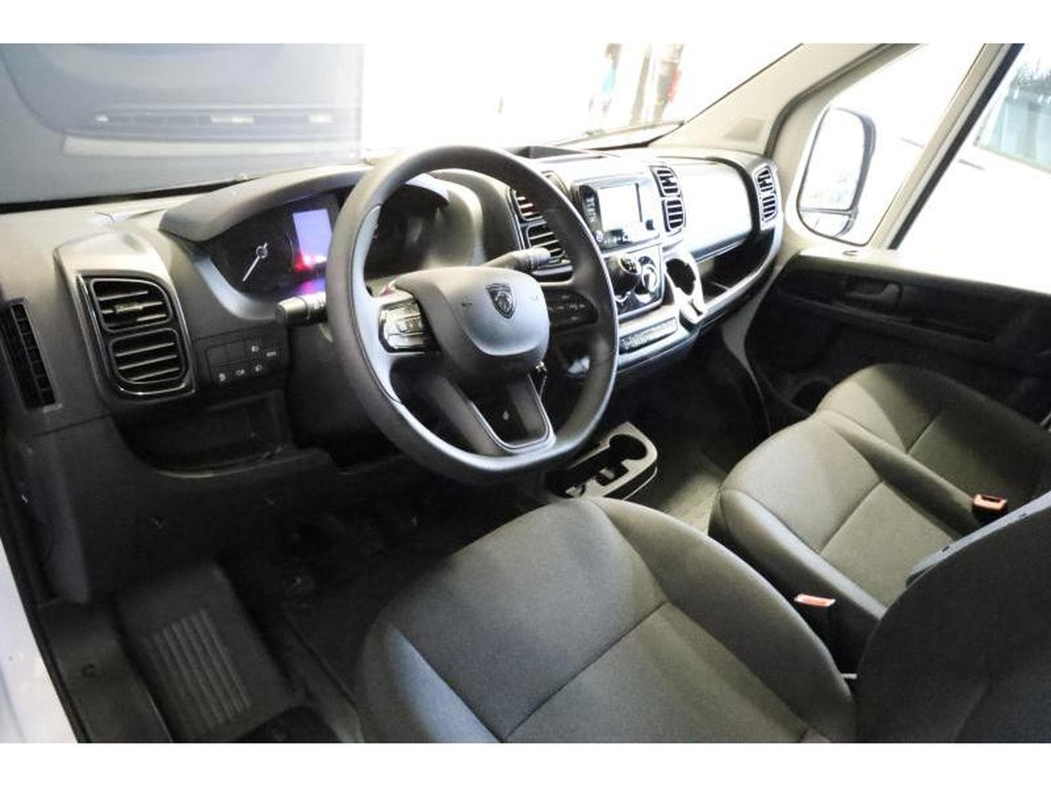 Peugeot Boxer 335 L2H2 Kam PDC DAB Temp BT (2024) - Foto 2