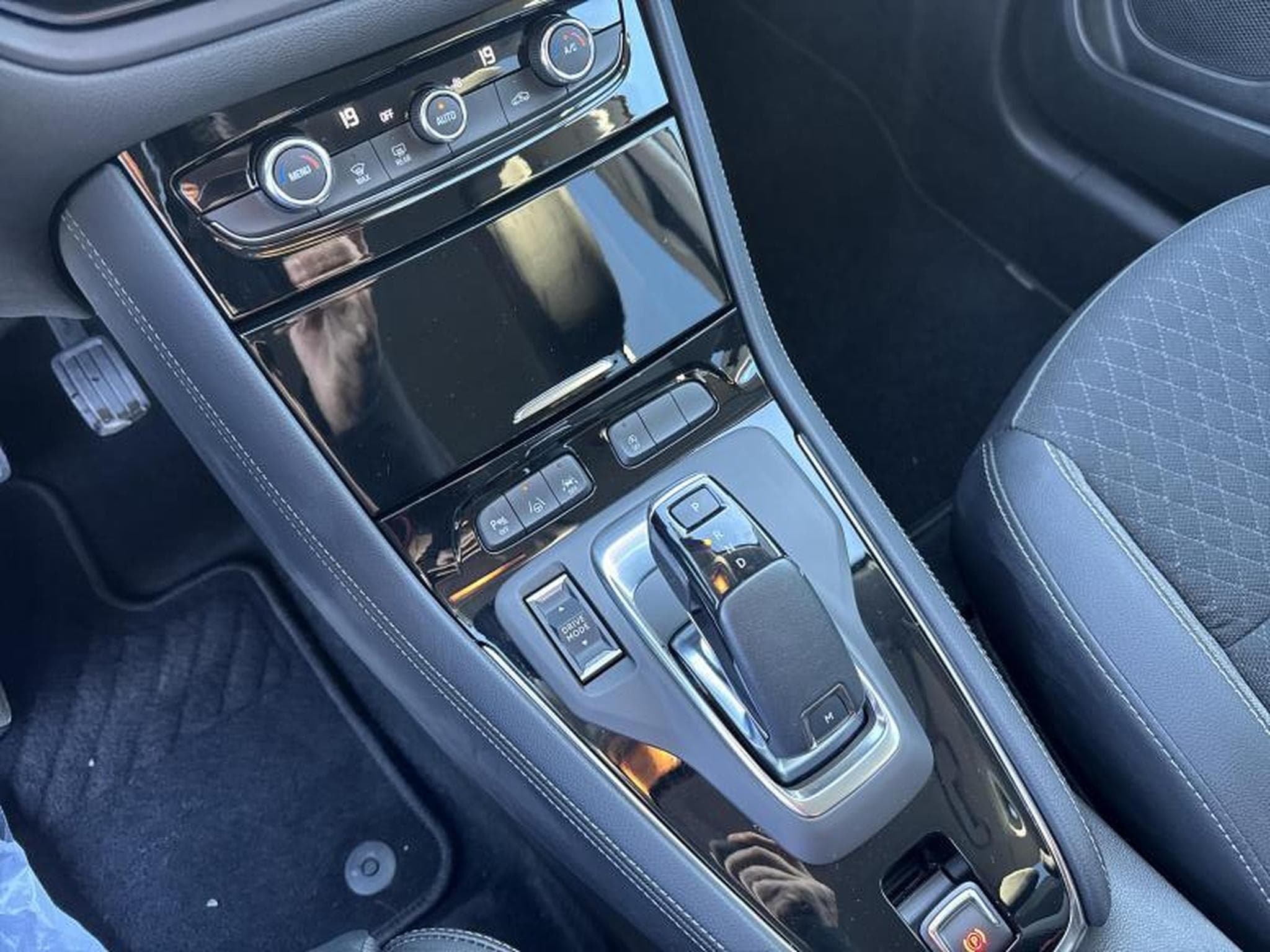 Opel Grandland Business Elegance (2023) - Foto 16