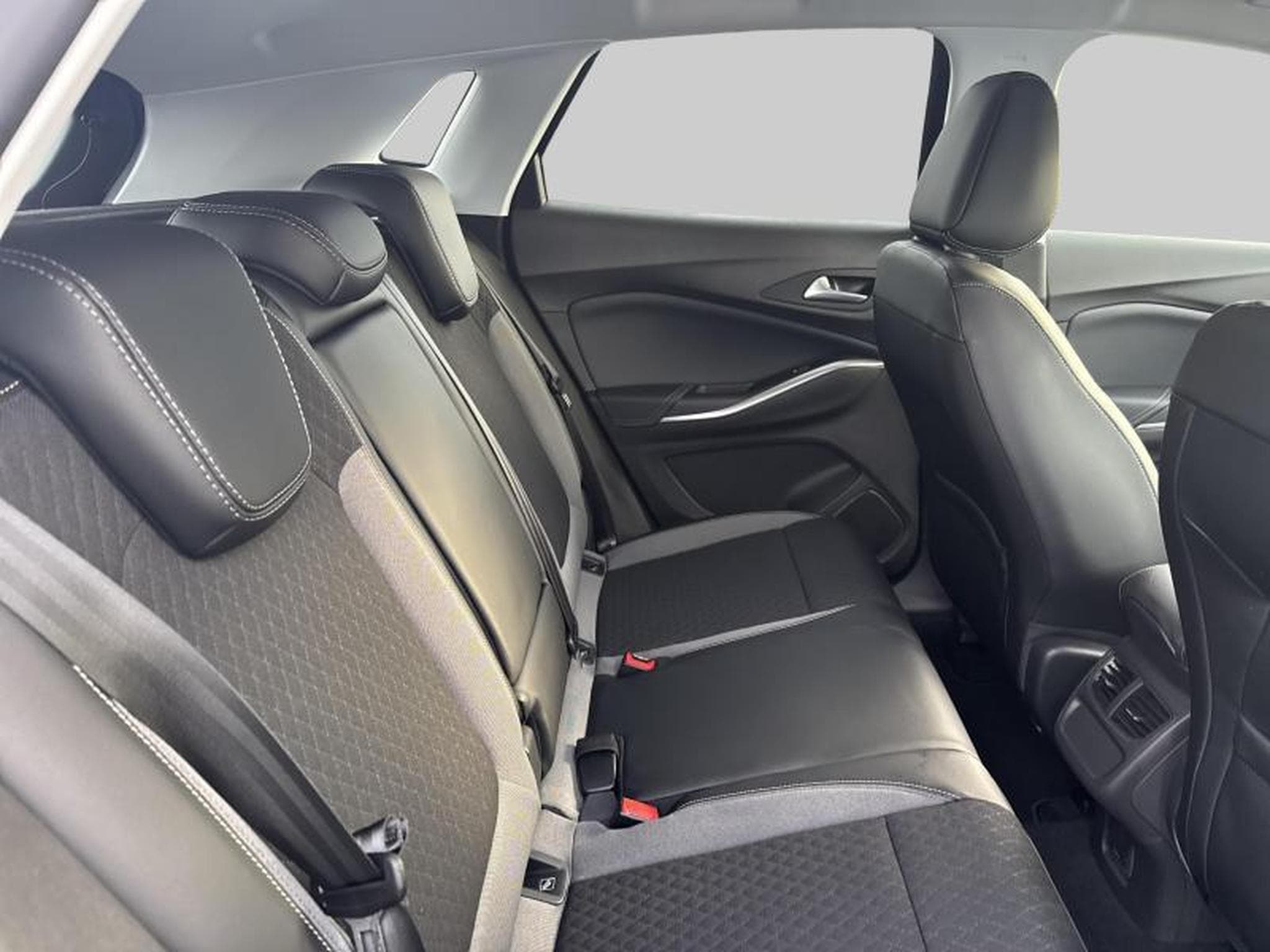 Opel Grandland Business Elegance (2023) - Foto 16