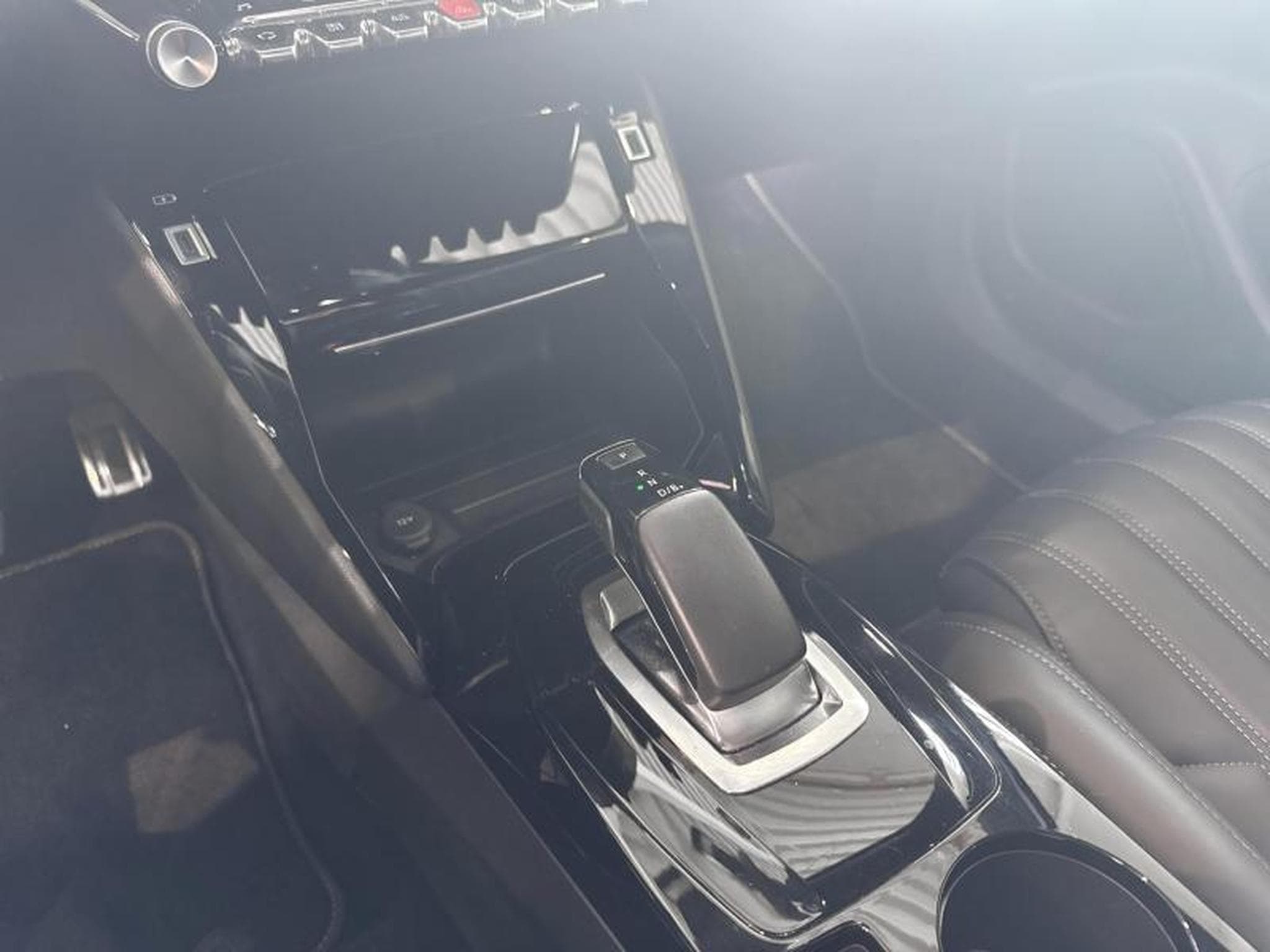 Peugeot 2008 II GT (2021) - Photo 19
