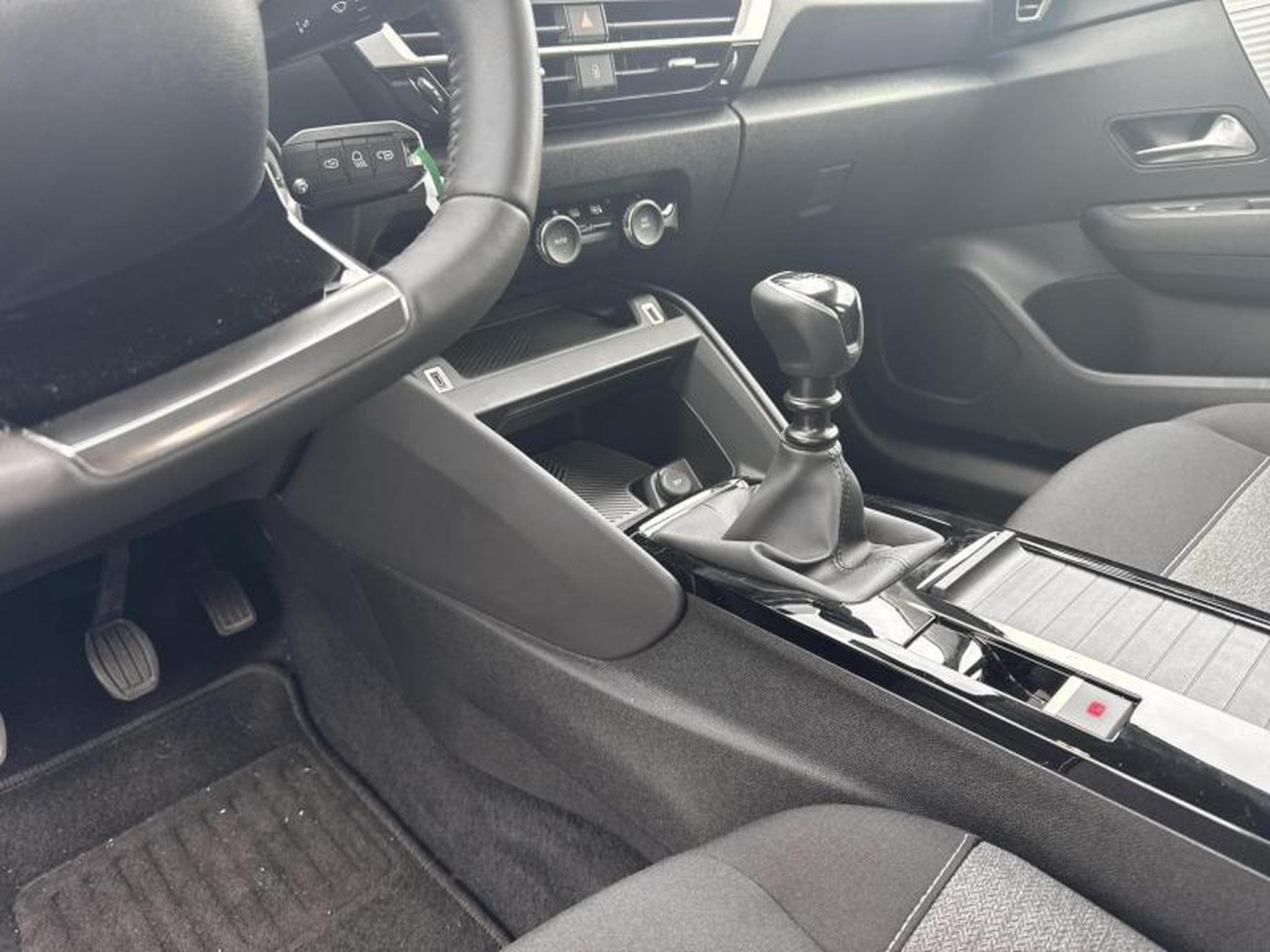 Citroën C4 Feel (2022) - Photo 19