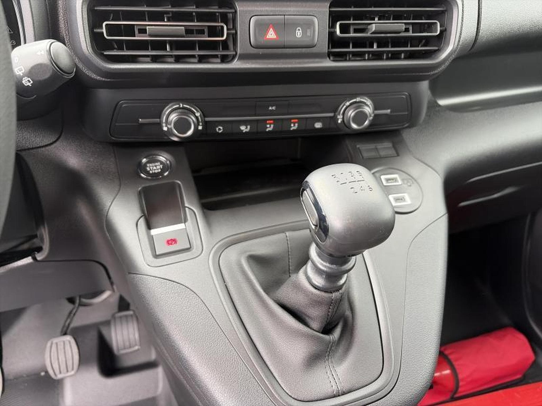 Opel Combo Cargo (2025) - Foto 19