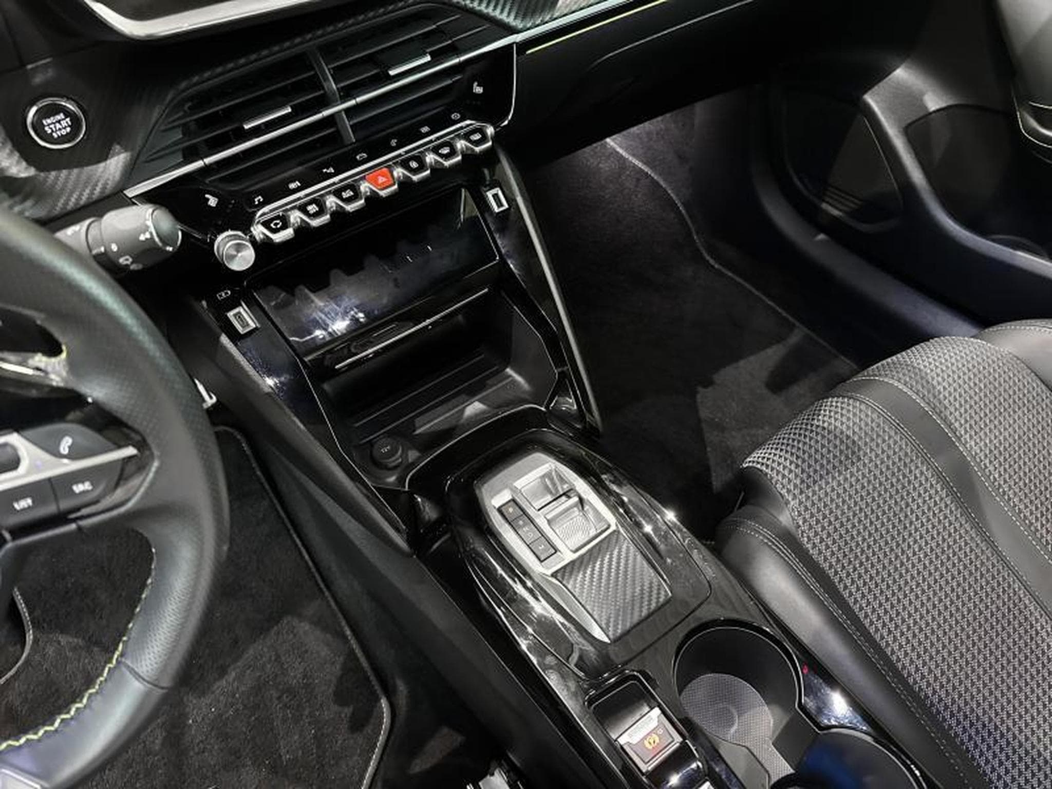 Peugeot 208 II & e- GT Line (2023) - Photo 19