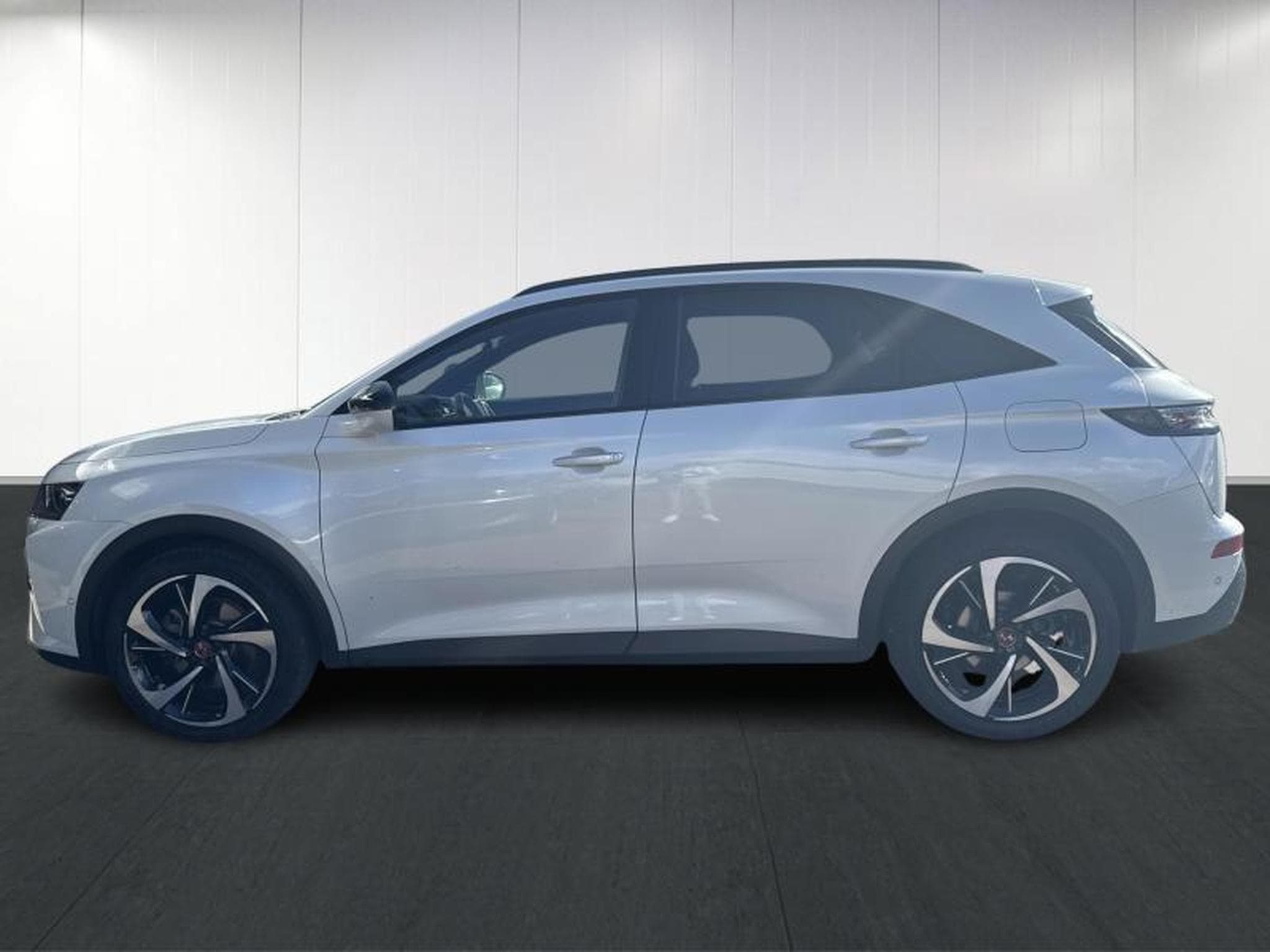 DS Automobiles DS7 E-Tense 300 Performance Line + (2023) - Foto 7
