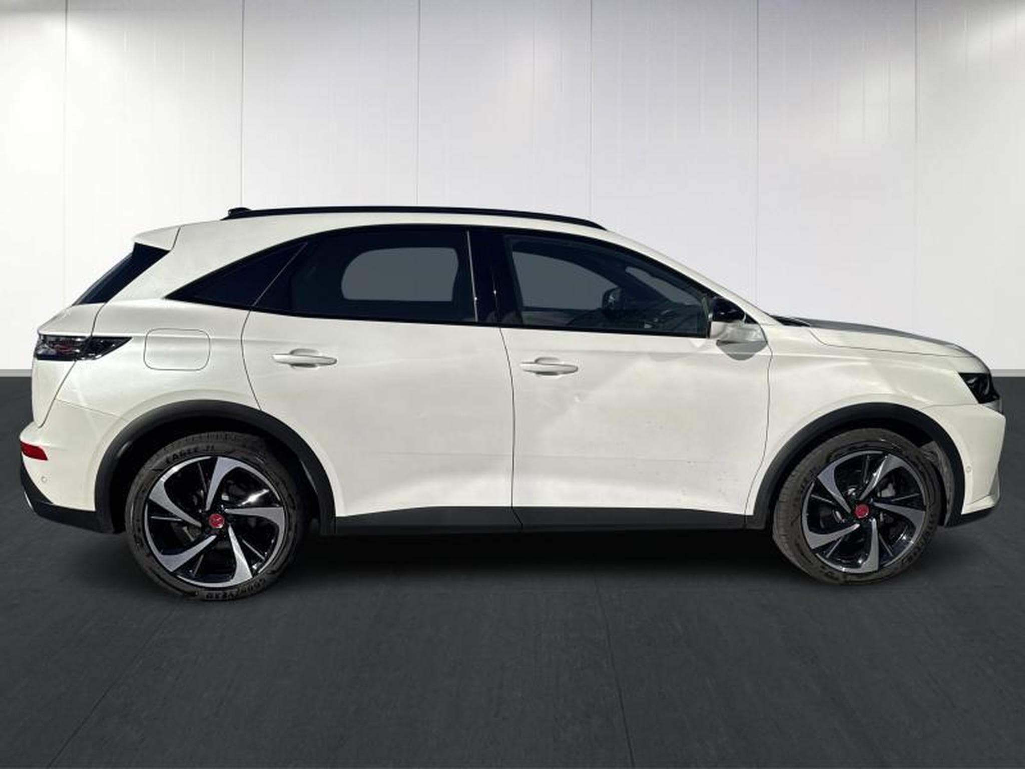 DS Automobiles DS7 E-Tense 300 Performance Line + (2023) - Foto 8