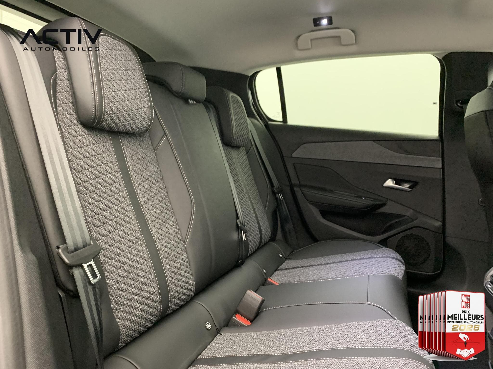 Peugeot 308 Hybrid 145 e-DCS6 Allure (2026) - Photo 10
