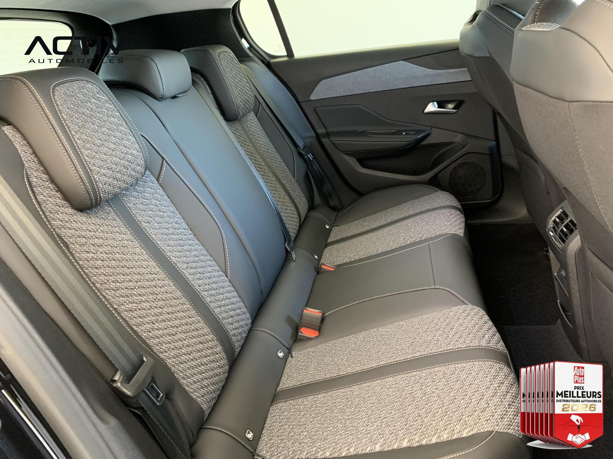 Peugeot 308 HYBRID 145 E-DCS6 ALLURE (2026) - Photo 10
