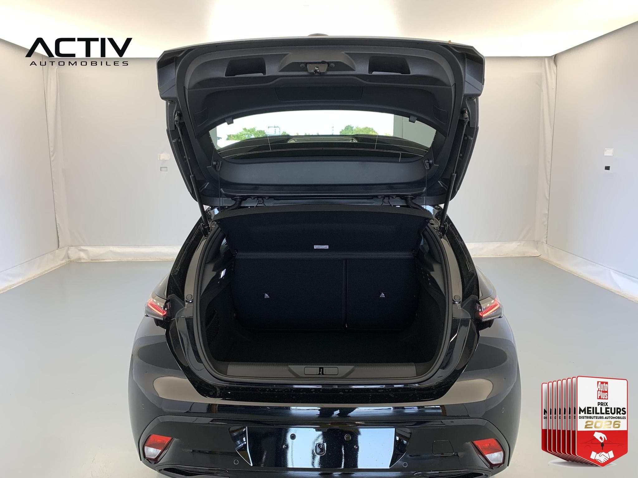 Peugeot 308 HYBRID 145 E-DCS6 ALLURE (2026) - Photo 12