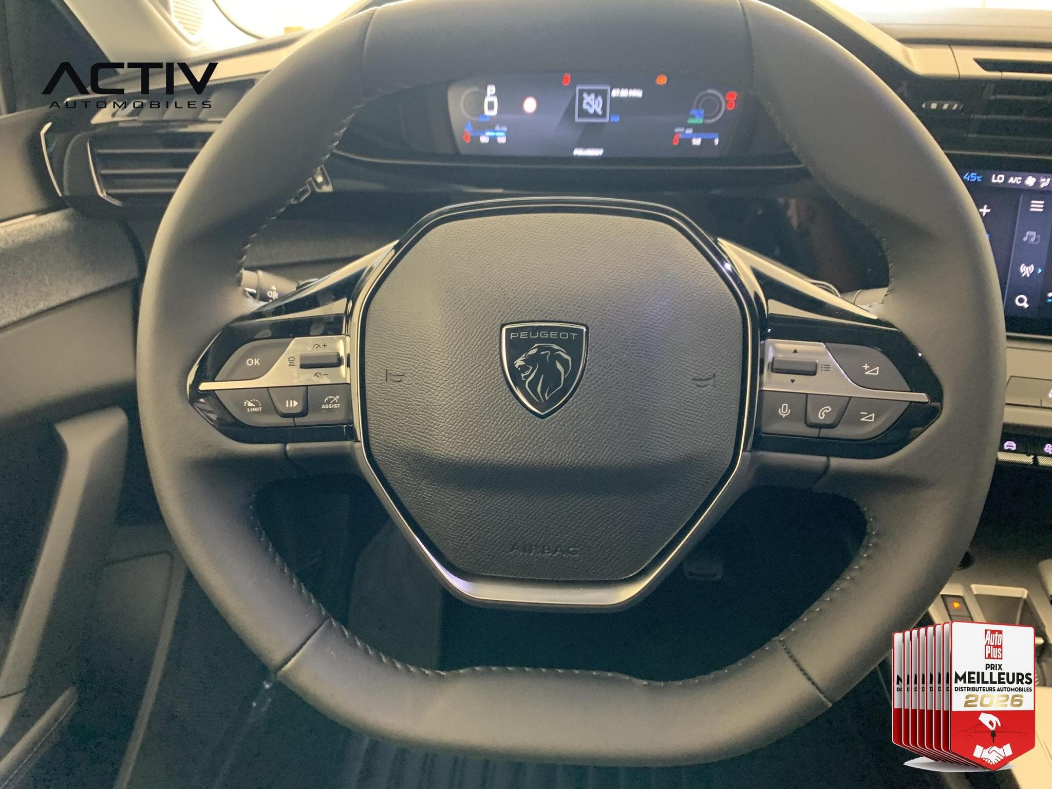 Peugeot 308 HYBRID 145 E-DCS6 ALLURE (2026) - Photo 15