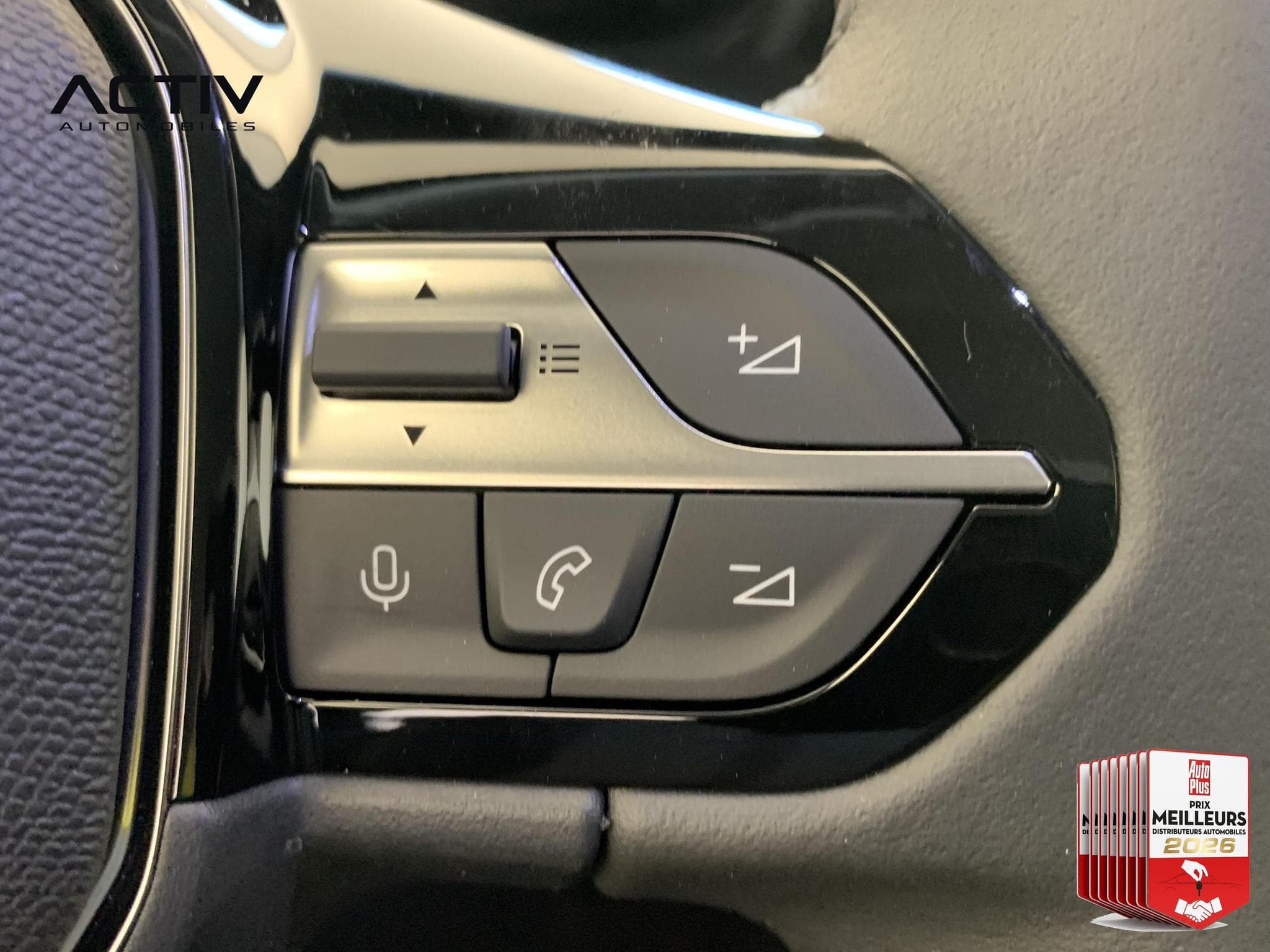 Peugeot 308 HYBRID 145 E-DCS6 ALLURE (2026) - Photo 18