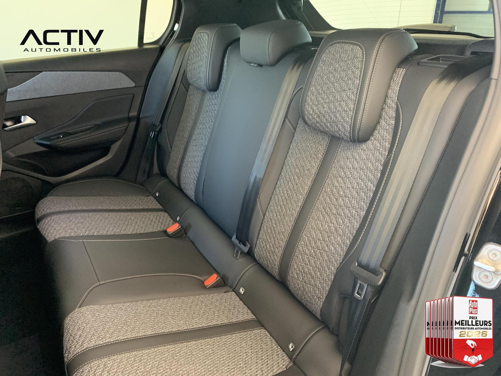 Peugeot 308 HYBRID 145 E-DCS6 ALLURE (2026) - Photo 20