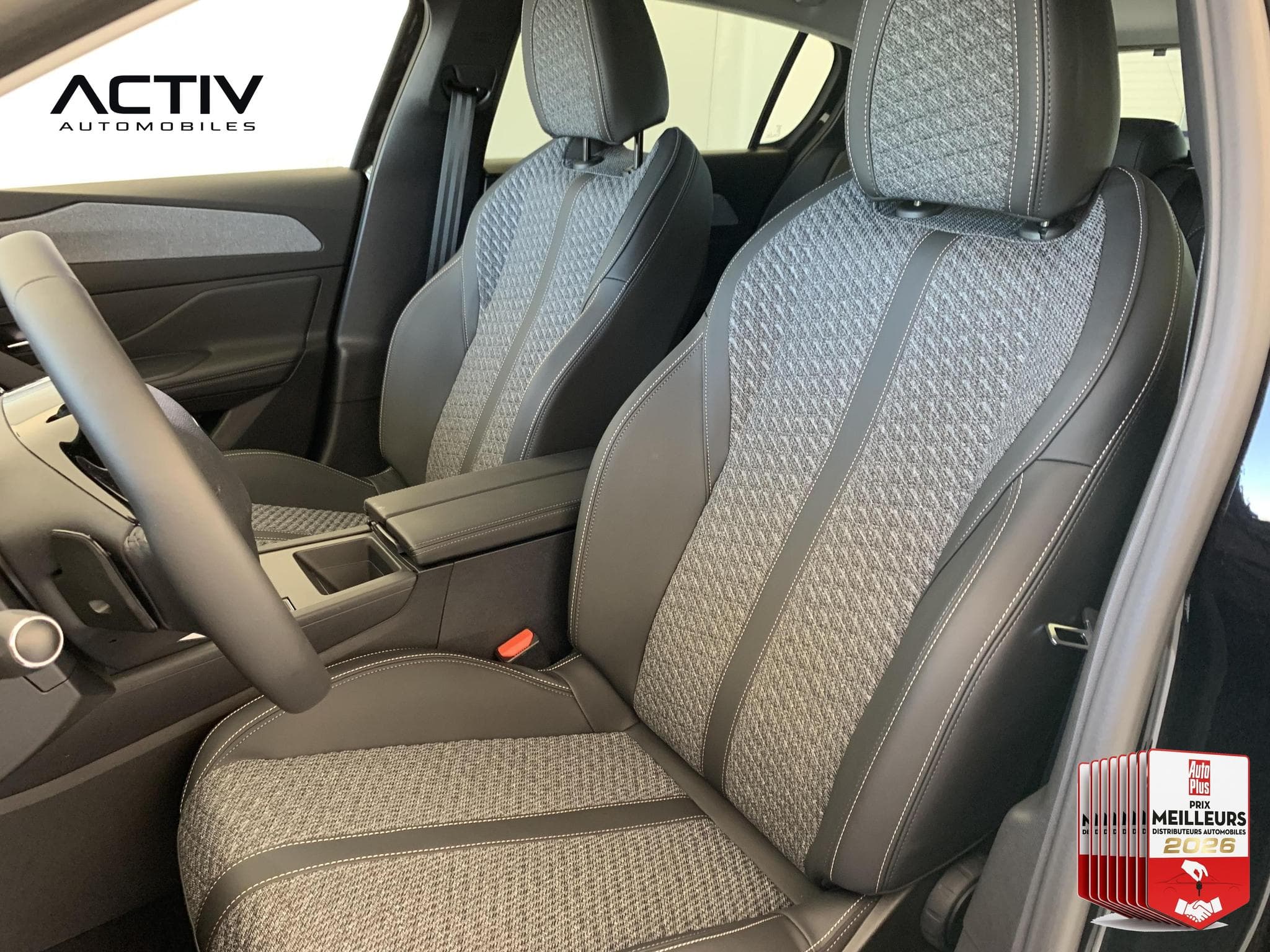 Peugeot 308 HYBRID 145 E-DCS6 ALLURE (2026) - Photo 21